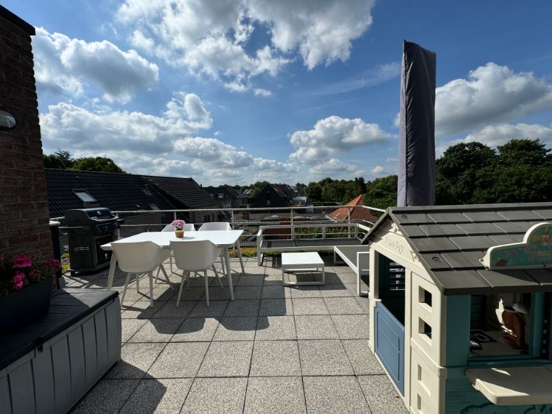 Instapklaar dakappartement van ±170m² met 2 slpks, terras & parking! foto 10