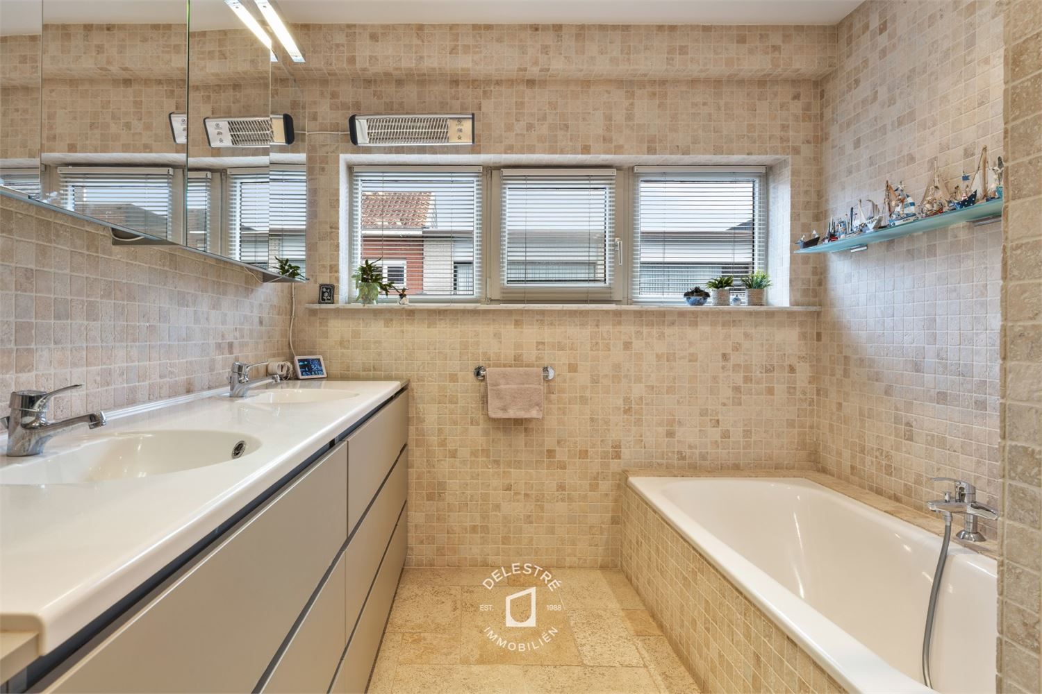 INSTAPKLARE GEZINSWONING MET GARAGE IN RUSTIGE STRAAT foto 23