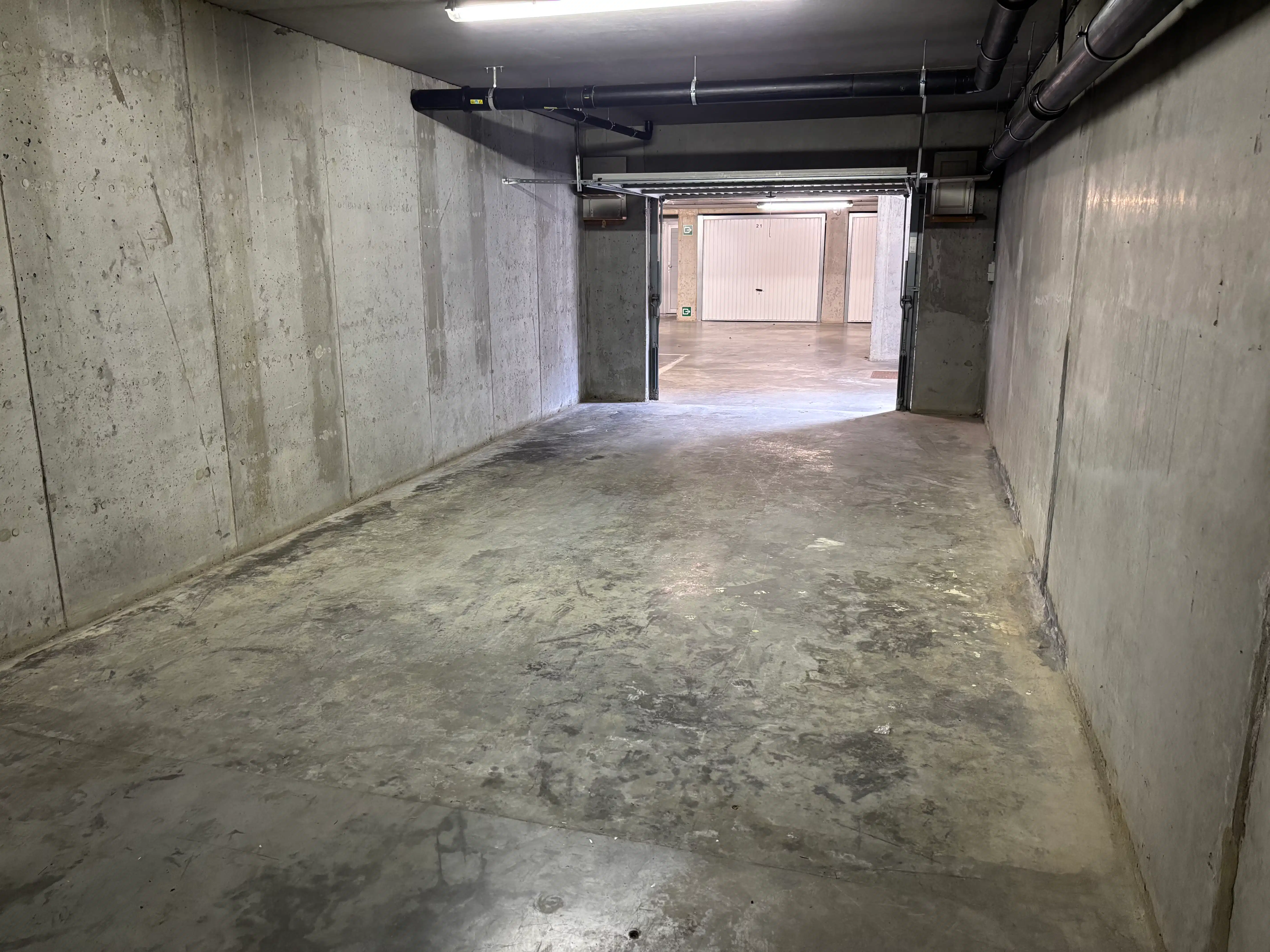 Zeer ruime ondergrondse garagebox op centrale locatie foto 7