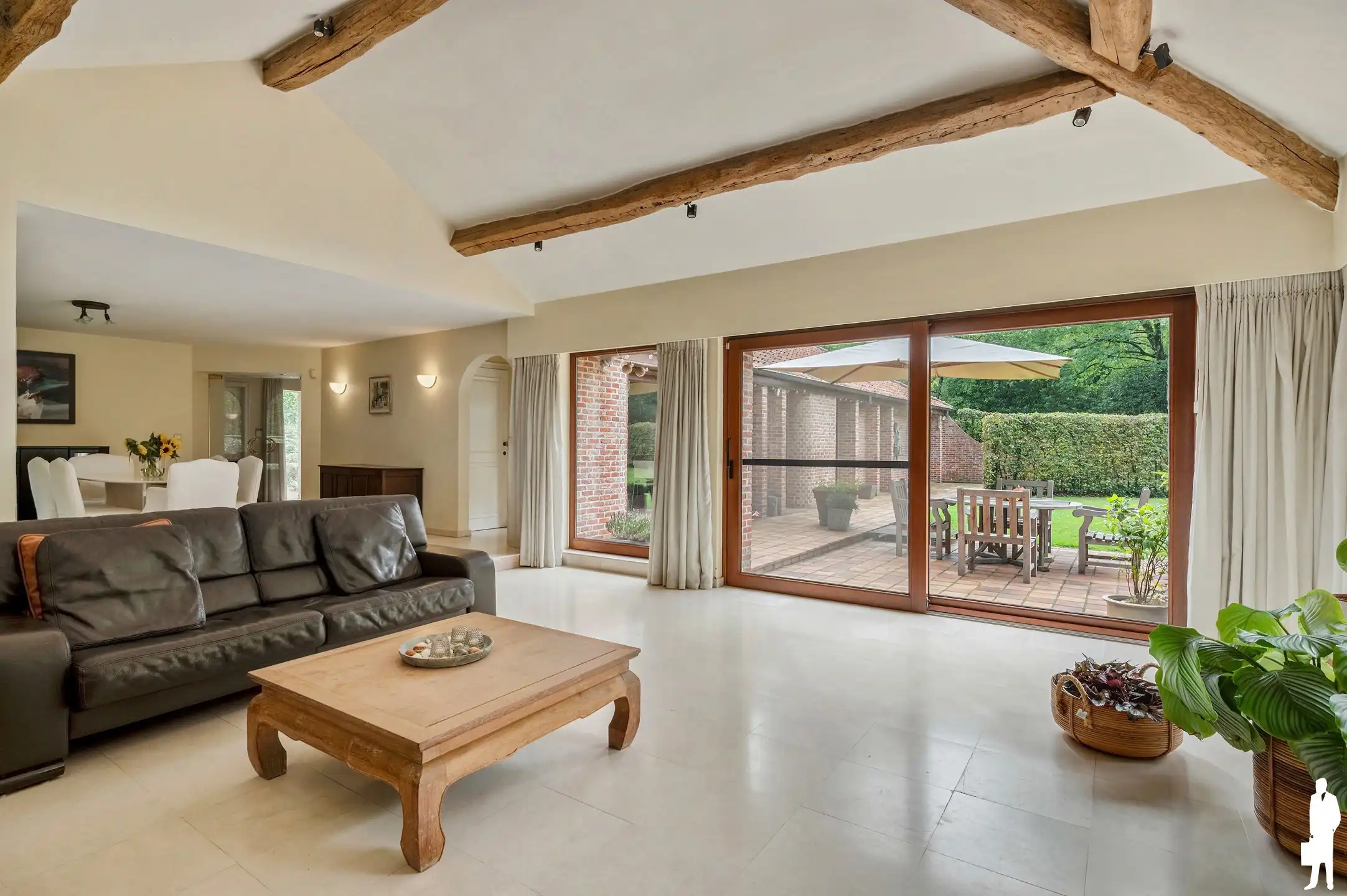 Karaktervolle gelijkvloerse villa op ca. 2.000 m² in zeer rustige, gegeerde en autoluwe wijk Dennendael en dichtbij het natuurgebied foto 16