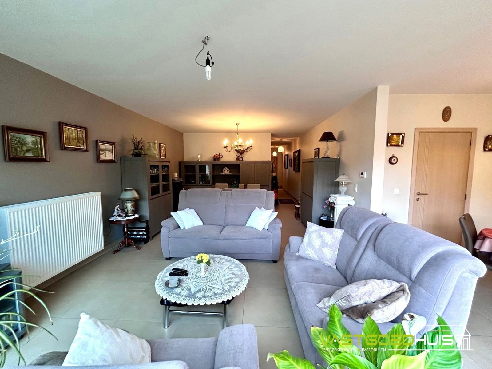 Instapklaar, gelijkvloers appartement met garage foto 10