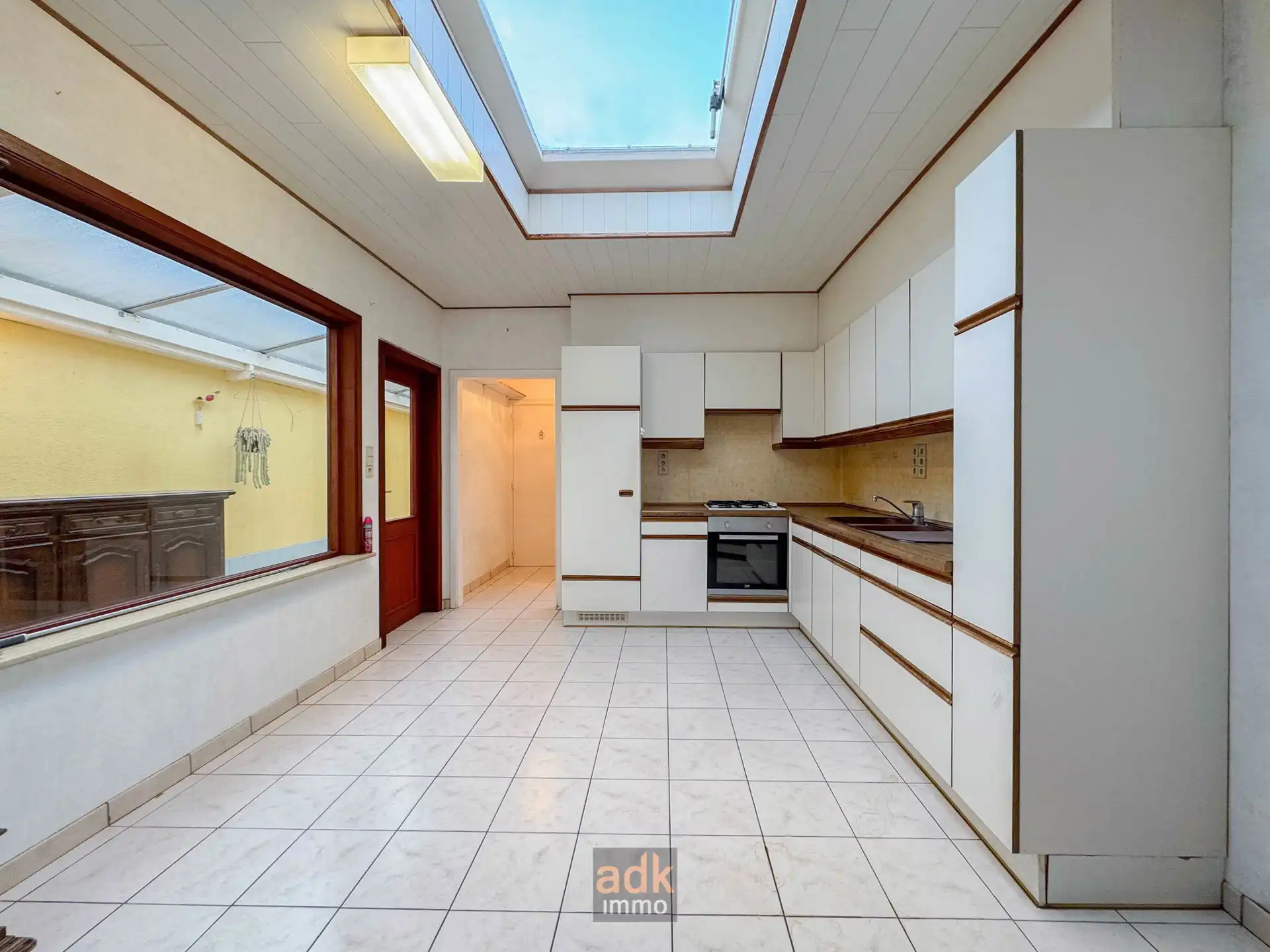 Herenhuis te koop met zuidwest gerichte tuin en parkeerplaats. Vernieuwd dak, nieuwe elektriciteit & nieuwe aardgas-CV foto 12