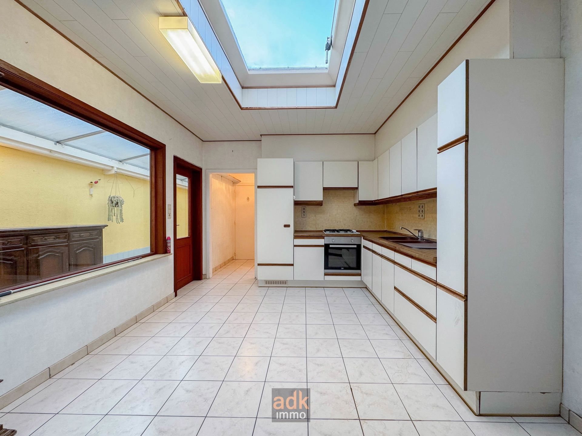 Herenhuis te koop met zuidwest gerichte tuin en parkeerplaats. Vernieuwd dak, nieuwe elektriciteit & nieuwe aardgas-CV foto 12