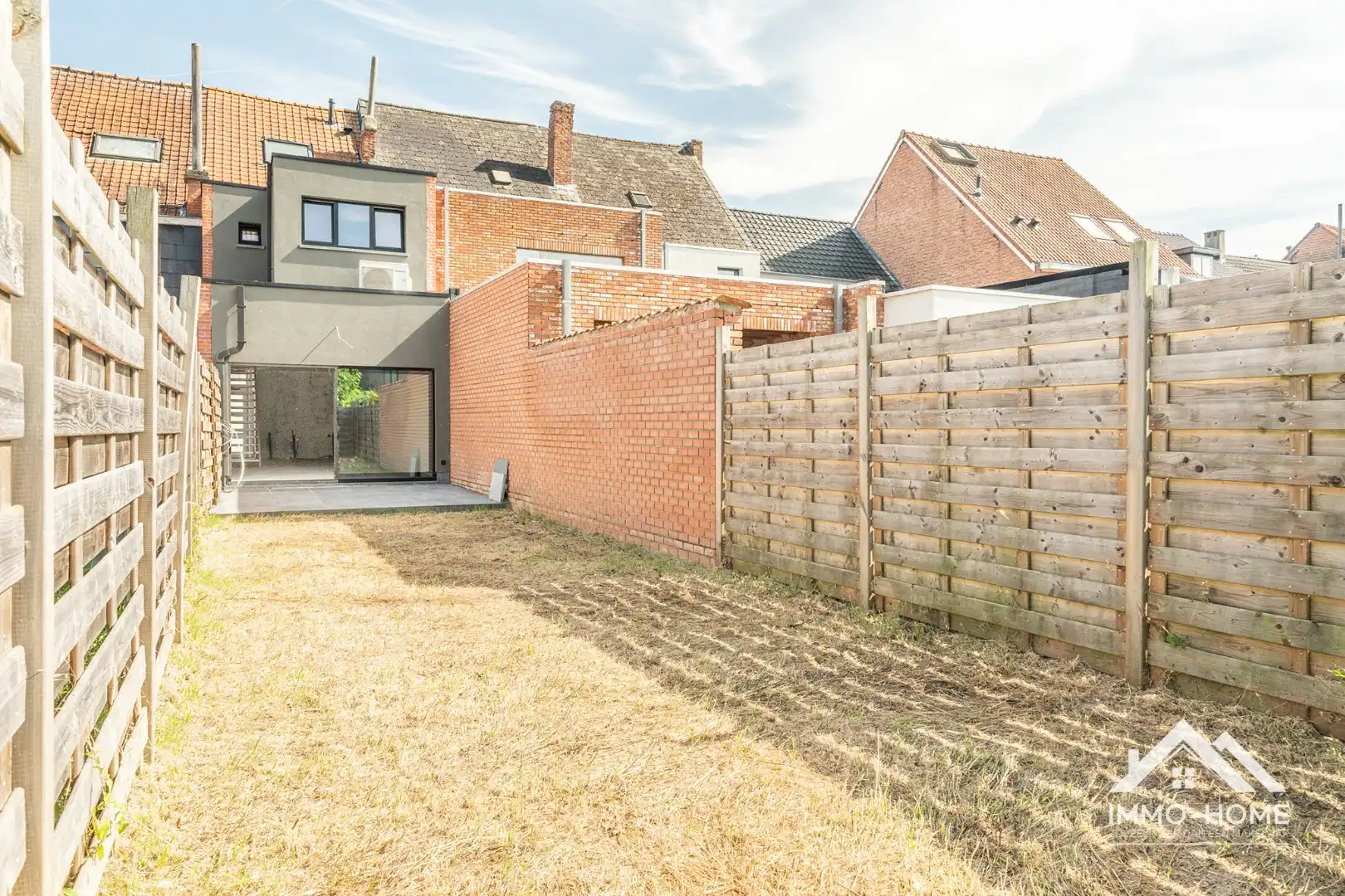 Structureel gerenoveerde woning met tuin foto 2