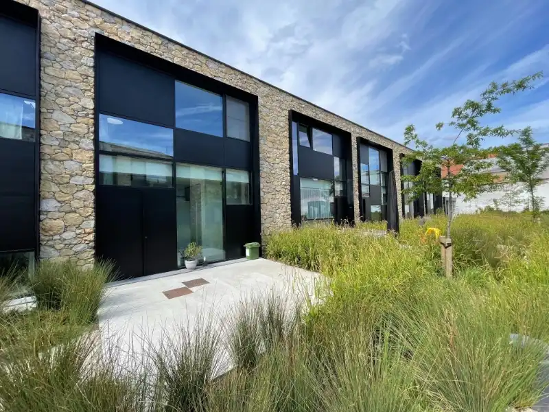 Unieke recente woning in het centrum - nabij Portus Ganda foto {{pictureIndex}}