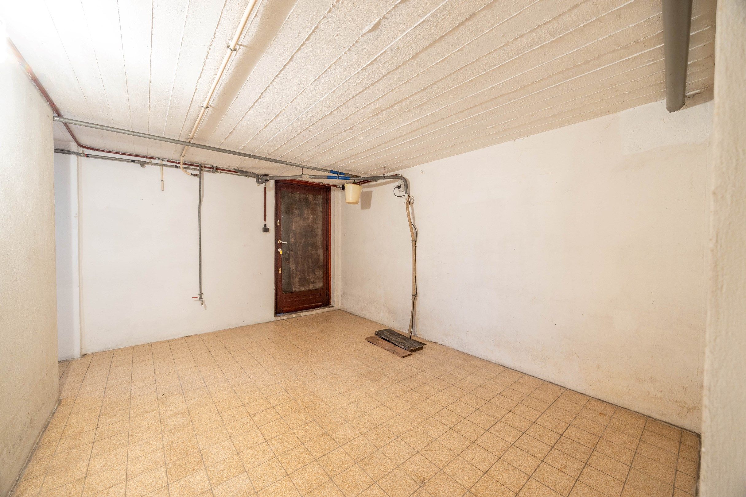 TE RENOVEREN ALLEENSTAANDE WONING MET GARAGE foto 18