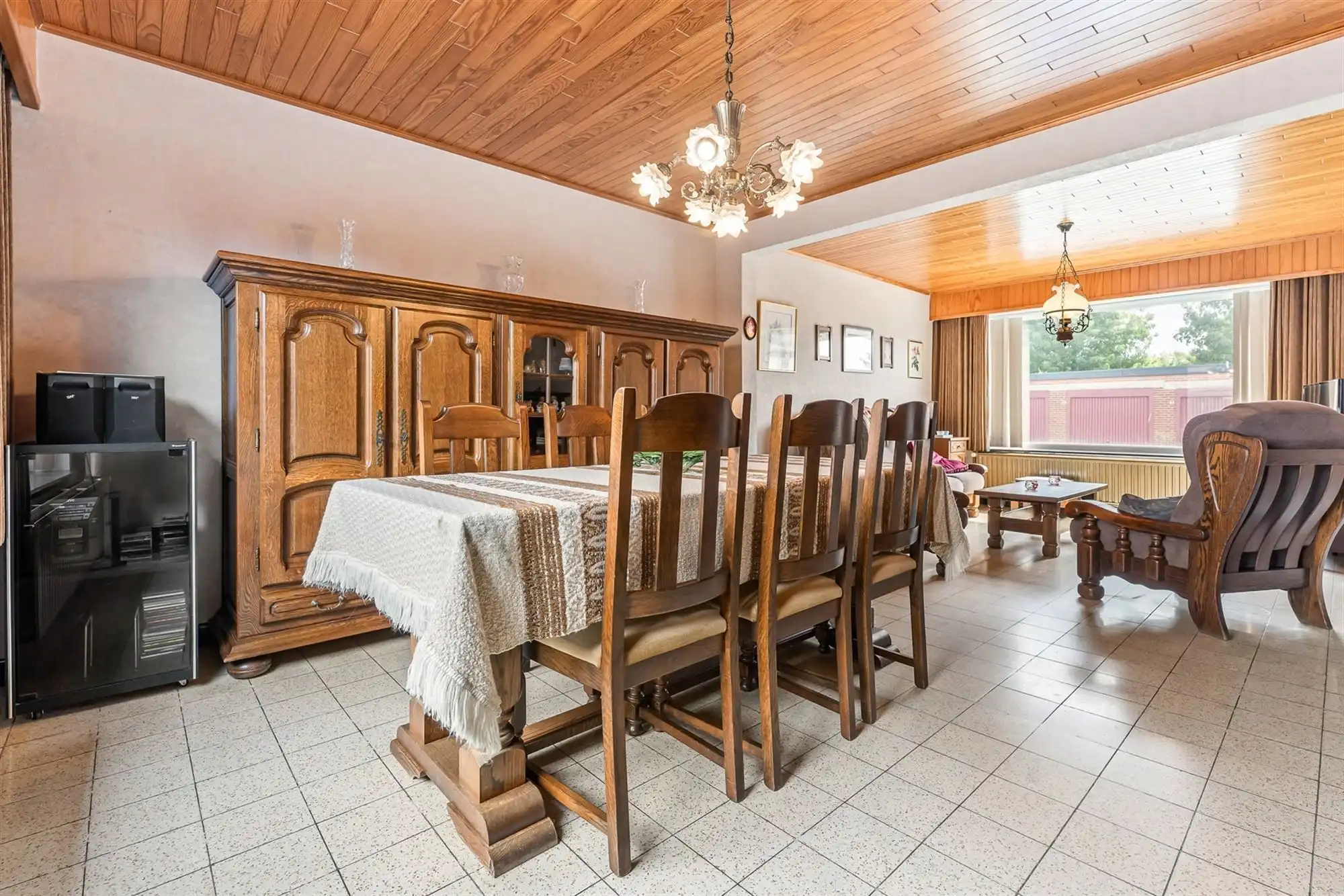 PERFECT ONDERHOUDEN WONING MET ACHTERINRIT NAAR TUIN IN BERINGEN CENTRUM foto 7