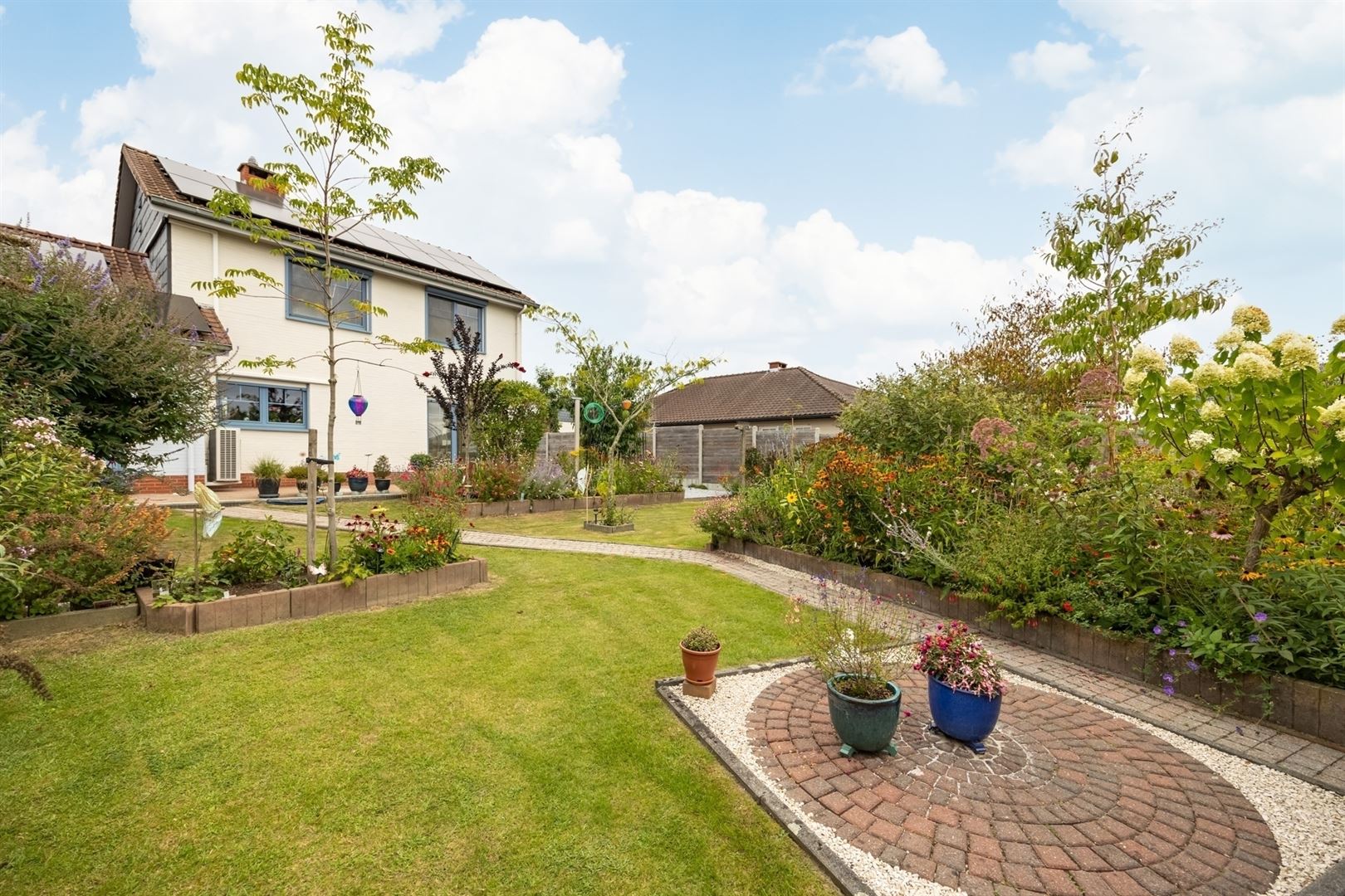 Woning met 3 slaapkamers in een rustige straat foto 17