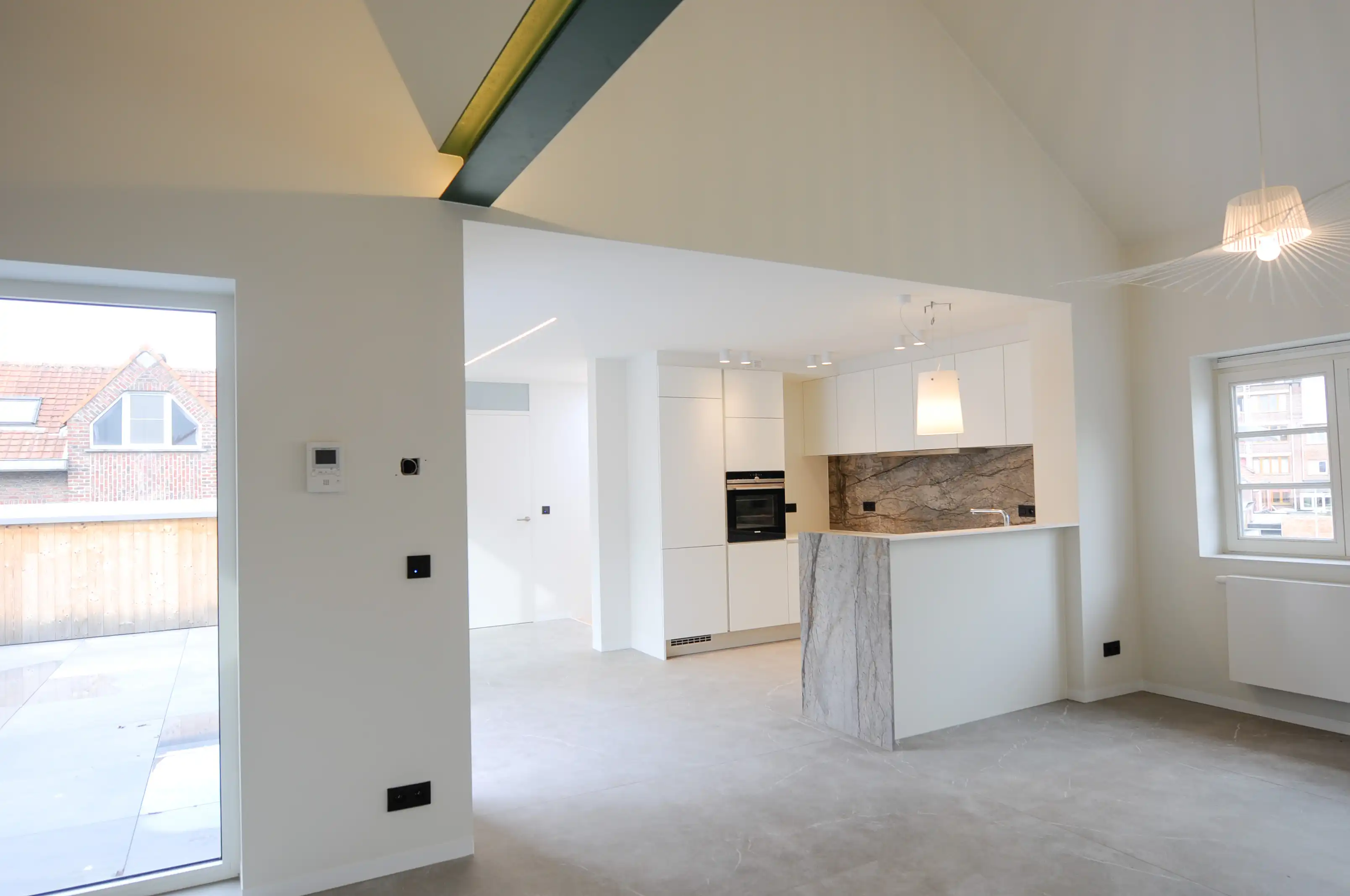 Ruime woning met groot terras foto 17