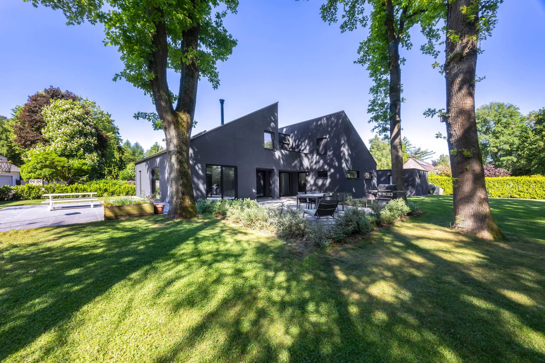 Instapklare volledig vernieuwbouwde villa met praktijkruimte foto 3