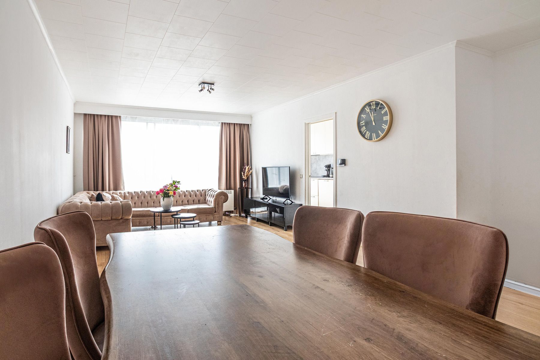 Ruim 2-slaapkamer appartement met garage en potentieel foto 6