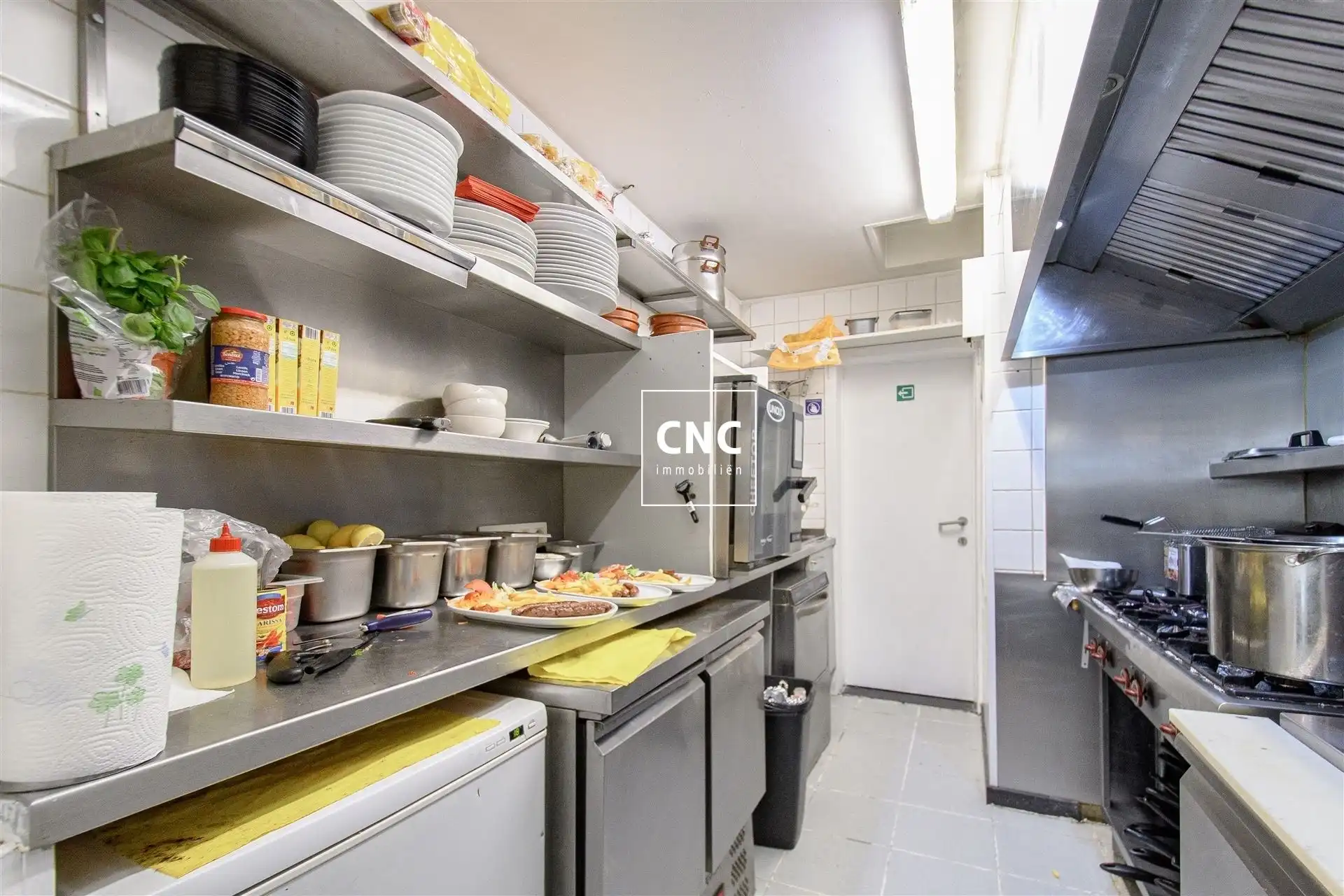 Goed draaiende horecazaak op centrale en commerciële ligging foto 13