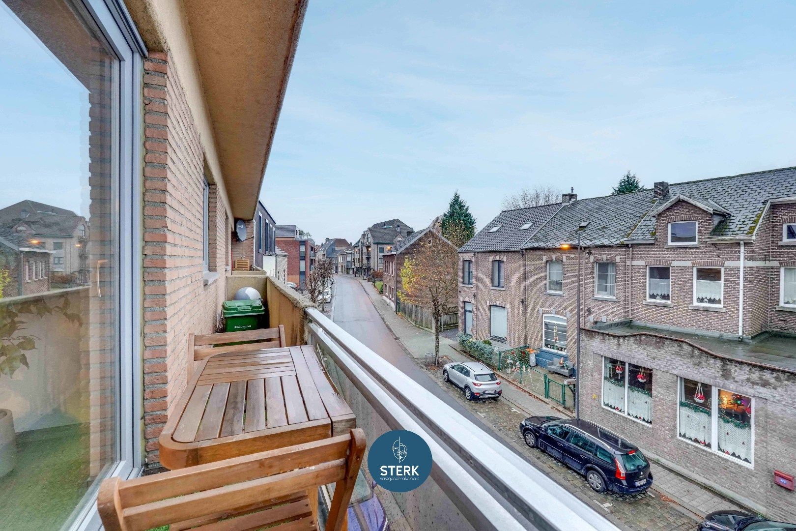 INSTAPKLAAR 2 SLPK-APPARTEMENT OP EEN CENTRALE LOCATIE IN HARTJE LANAKEN !   foto 3