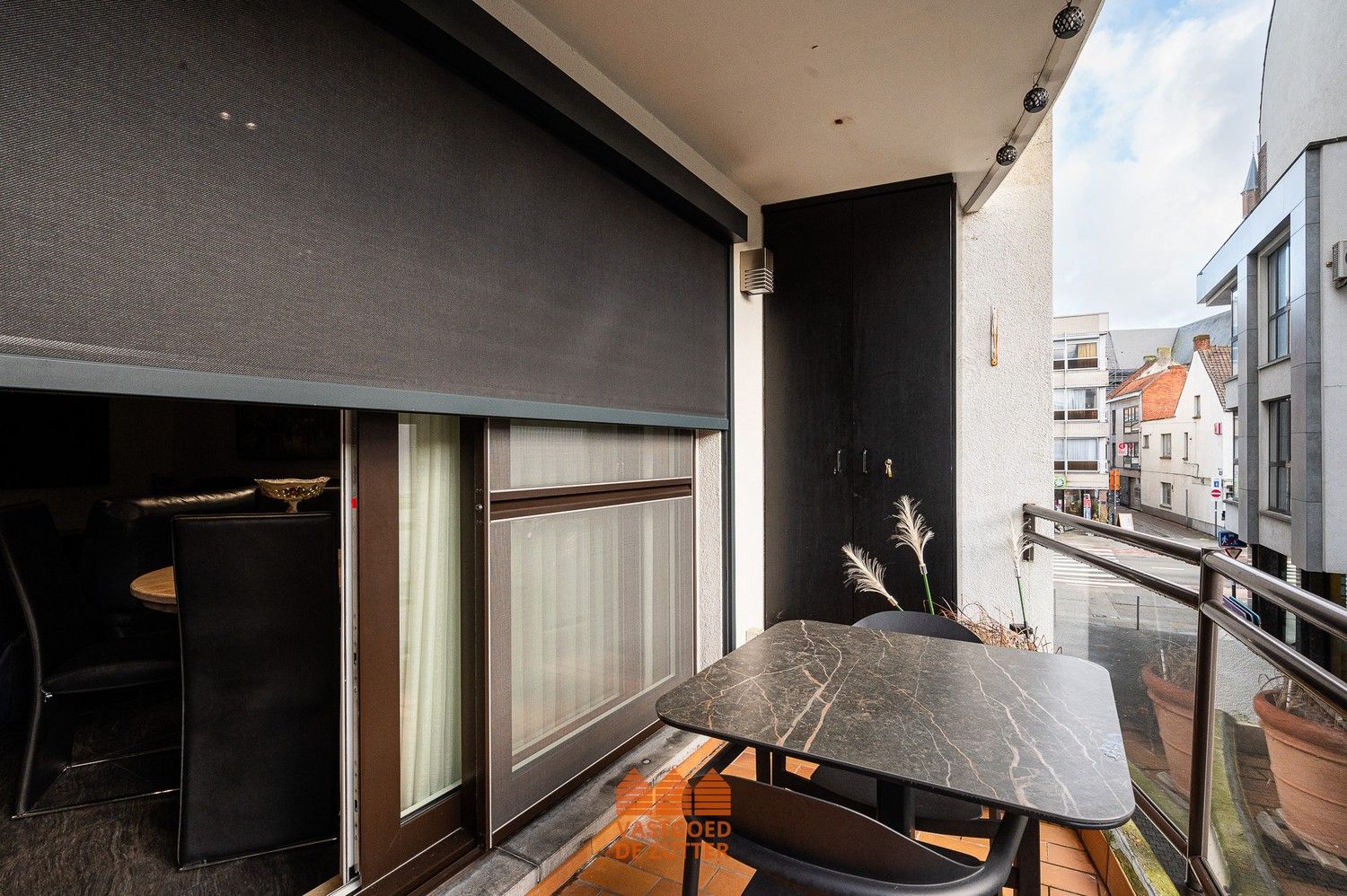 Instapklaar gerenoveerd appartement met terras foto 17