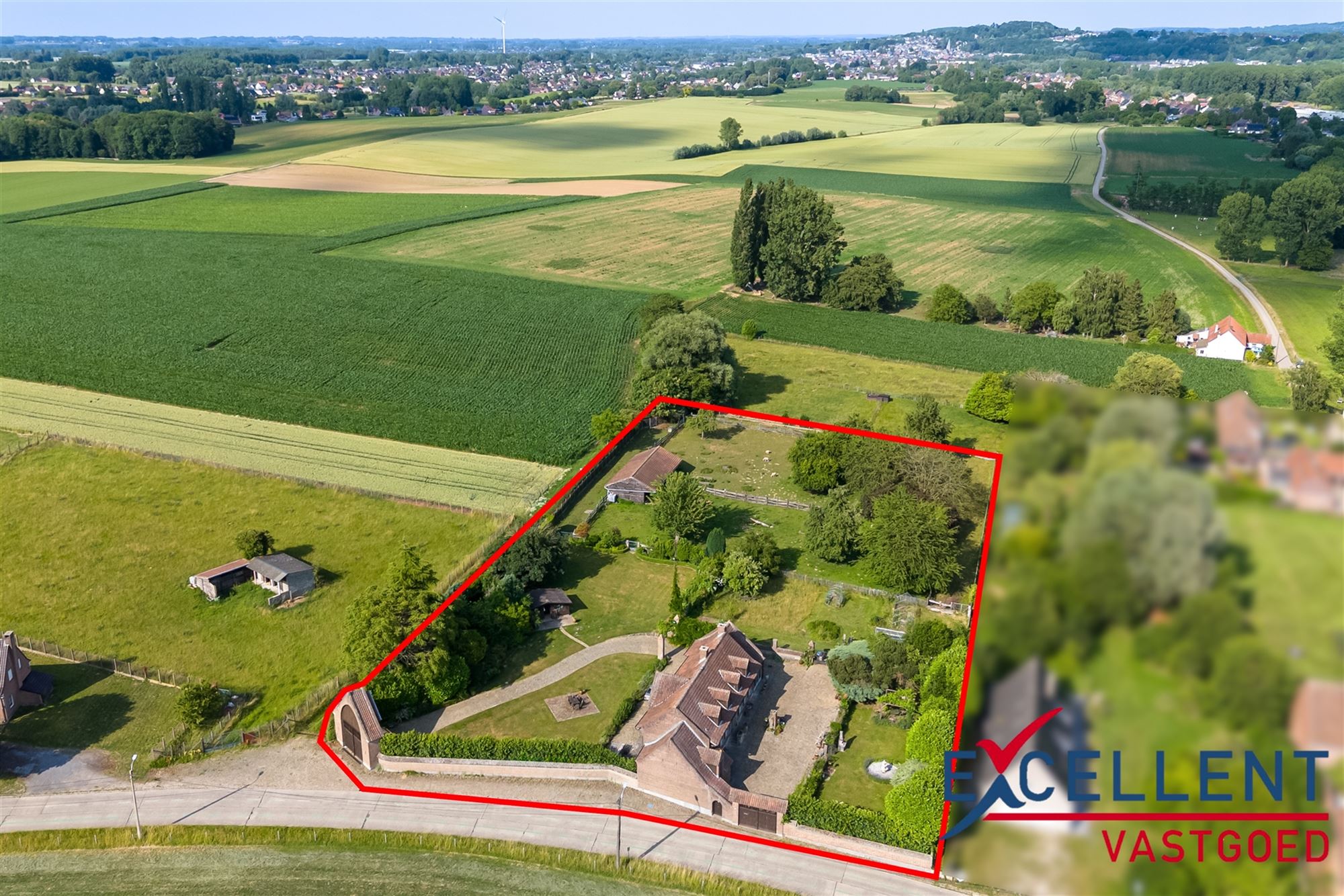 Karaktervolle villa met weides en stallen te koop foto 11