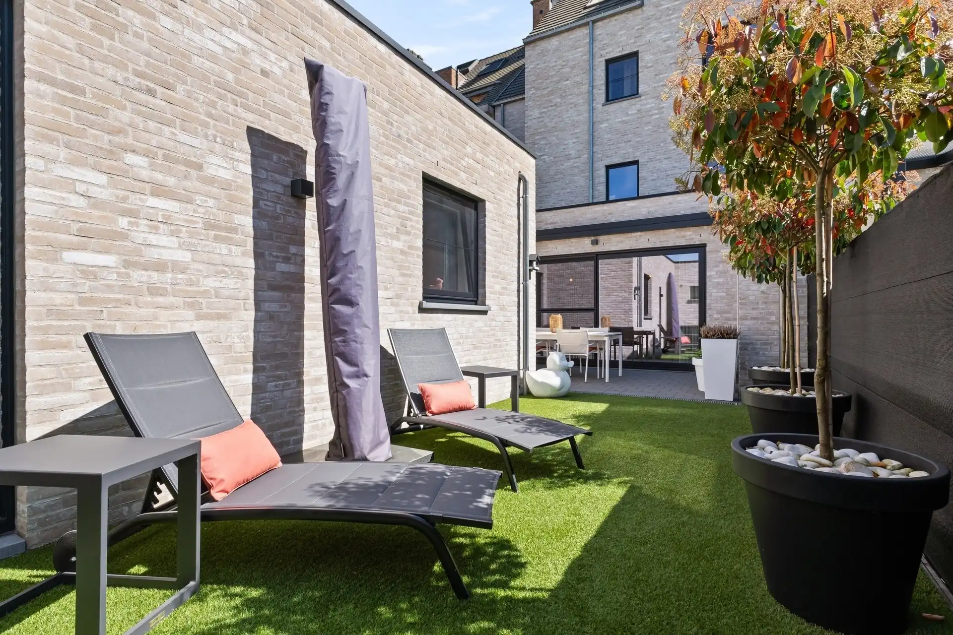 Luxueus afgewerkt gelijkvloers appartement te centrum Stekene foto {{pictureIndex}}