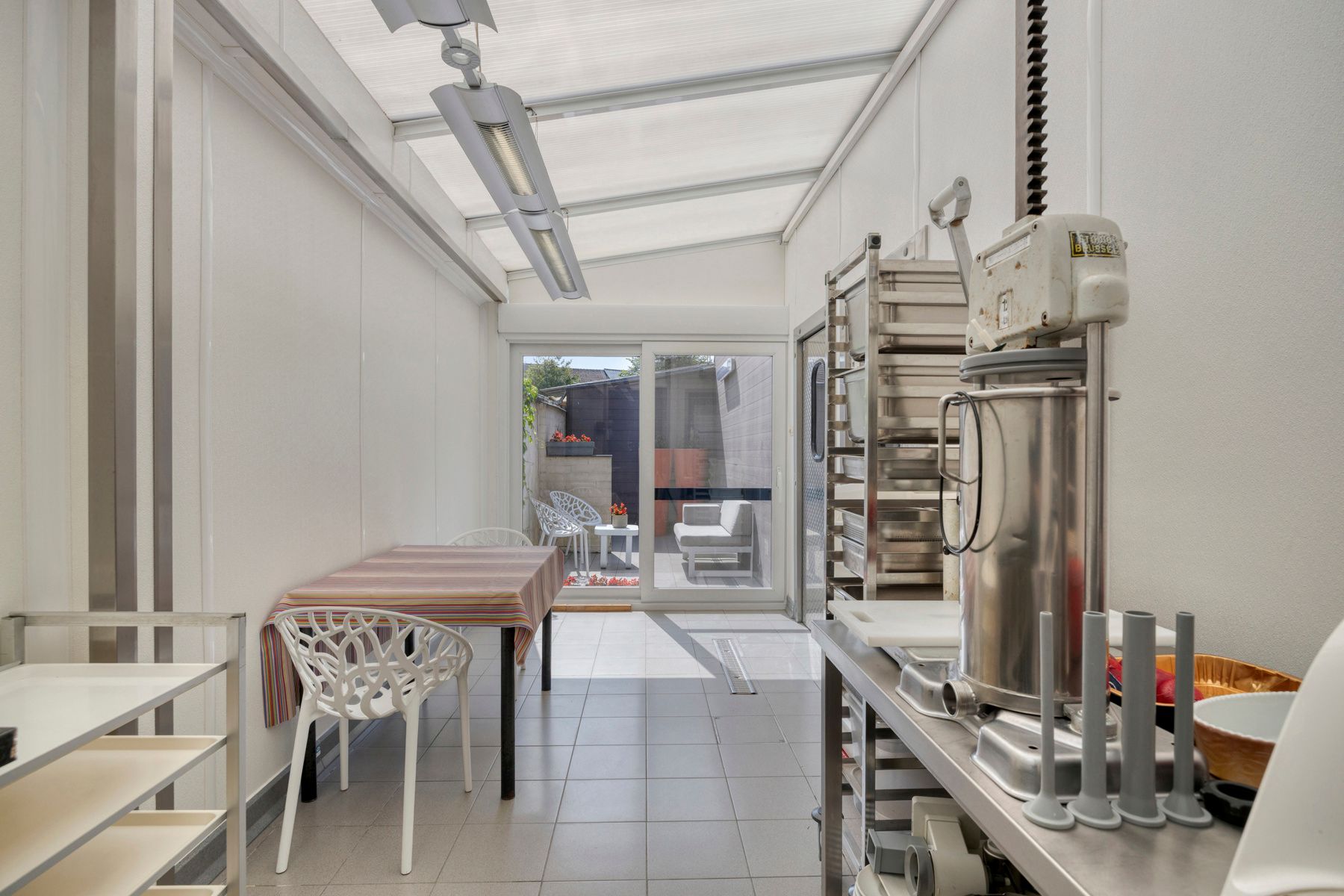 Perfect onderhouden eigendom, ideaal combinatie wonen/werk foto 5
