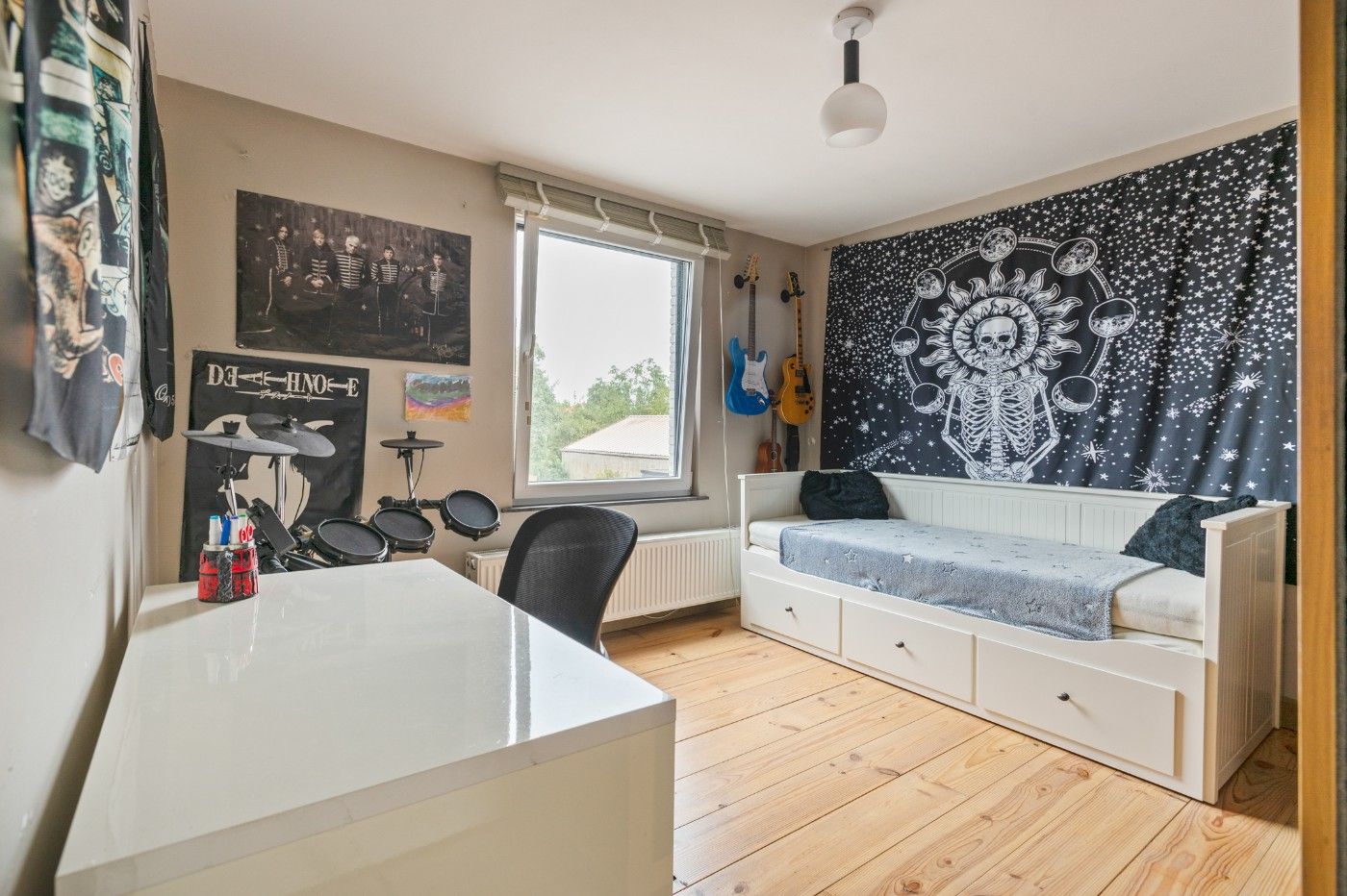 Vrijstaande woning met 3 slpk., brede oprit en tuin foto 16