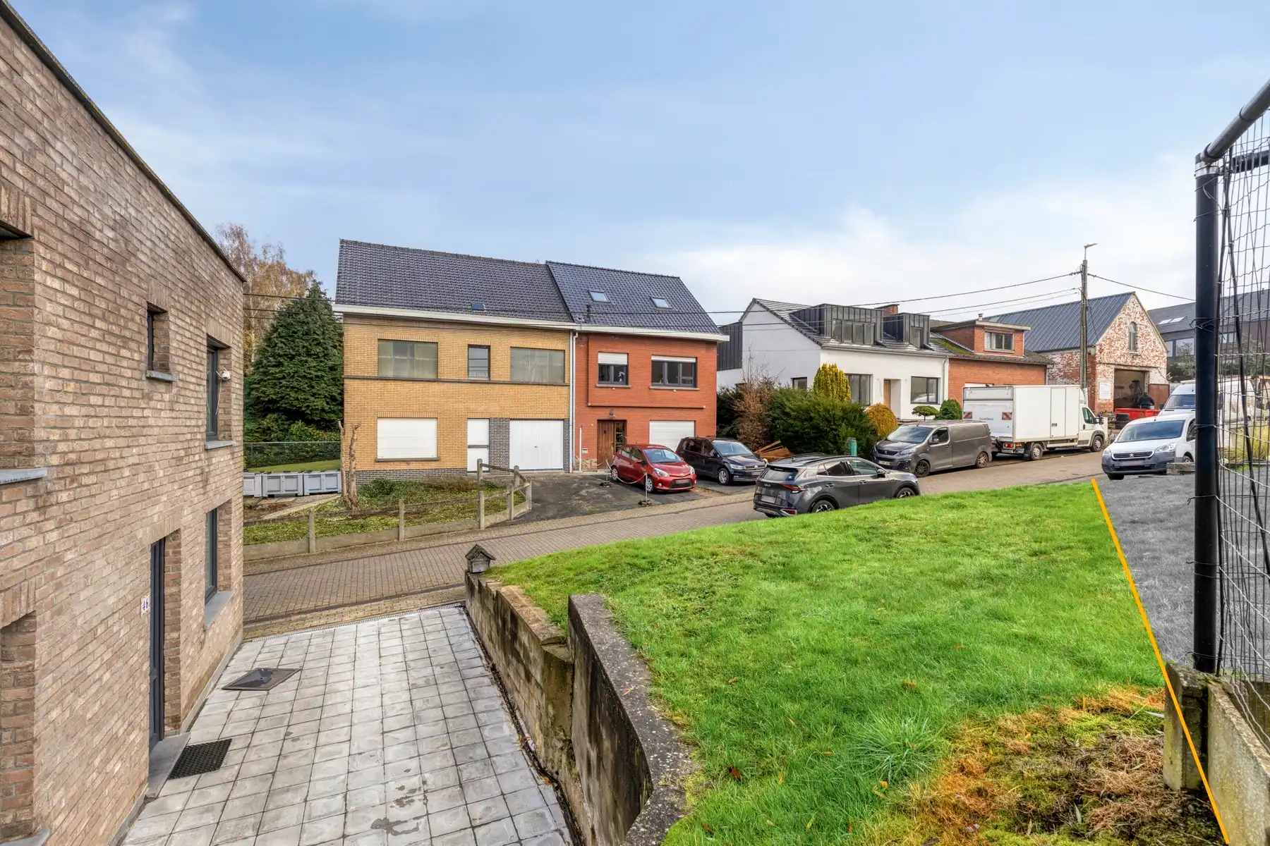 HOB met 4 slaapkamers, oprit en klein tuintje foto 17