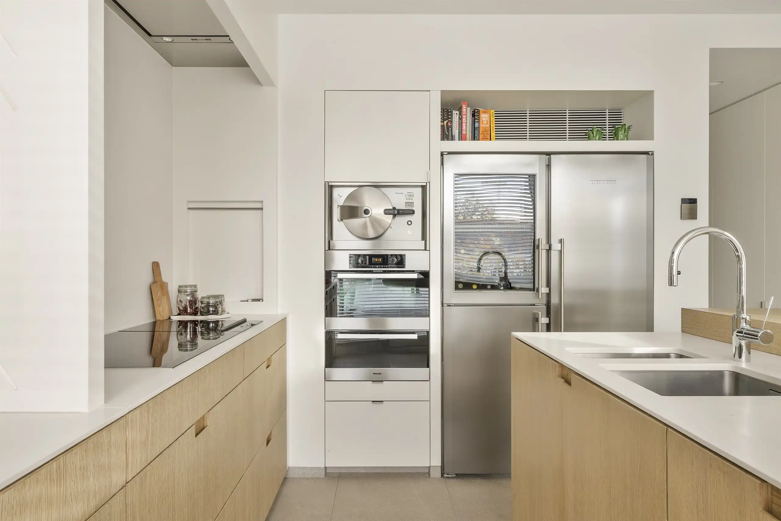 Machtig, prachtig luxe appartement met frontaal Leiezicht! foto 22