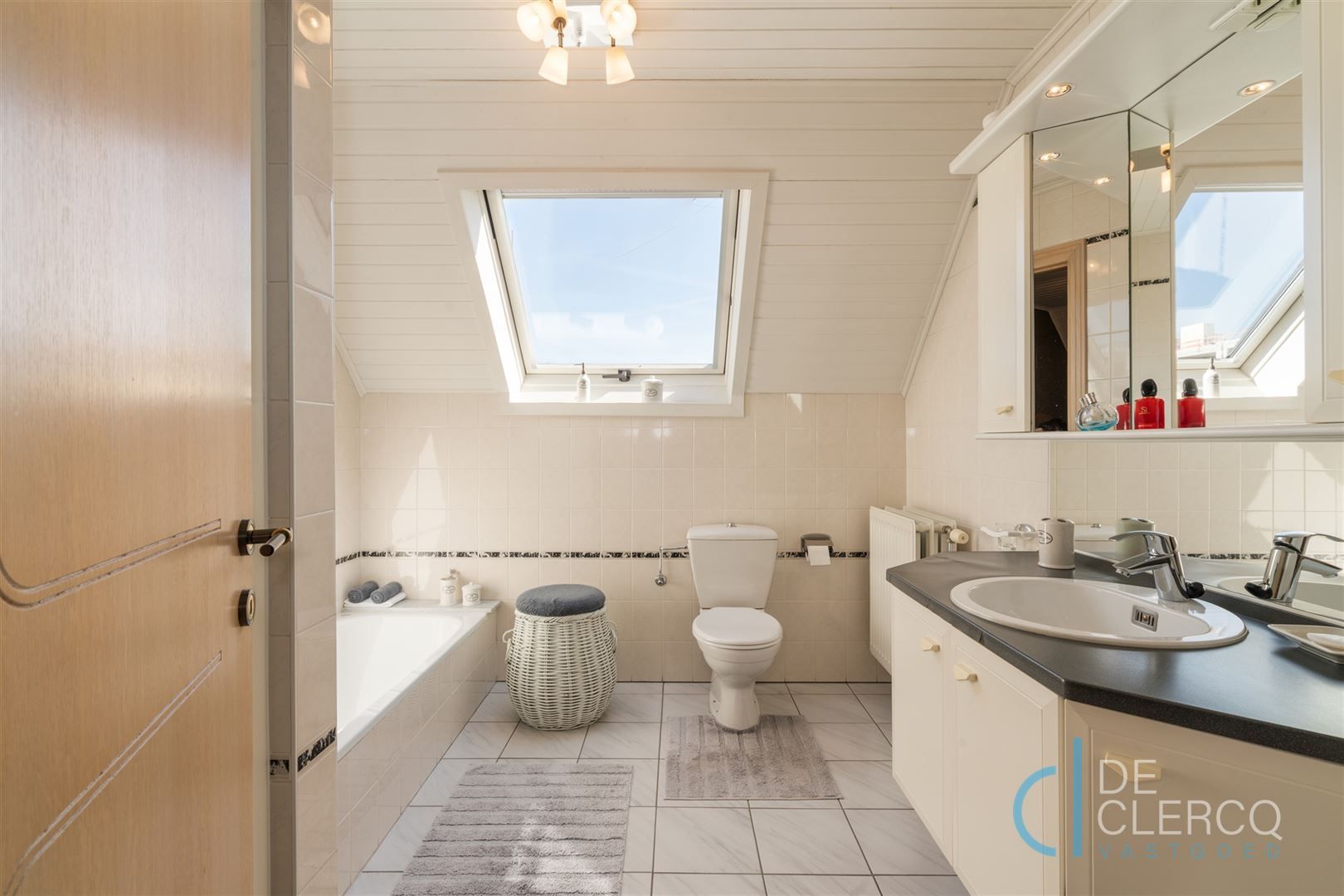 Vrijstaande woning met prachtige lounge en tuin te koop!  foto 11