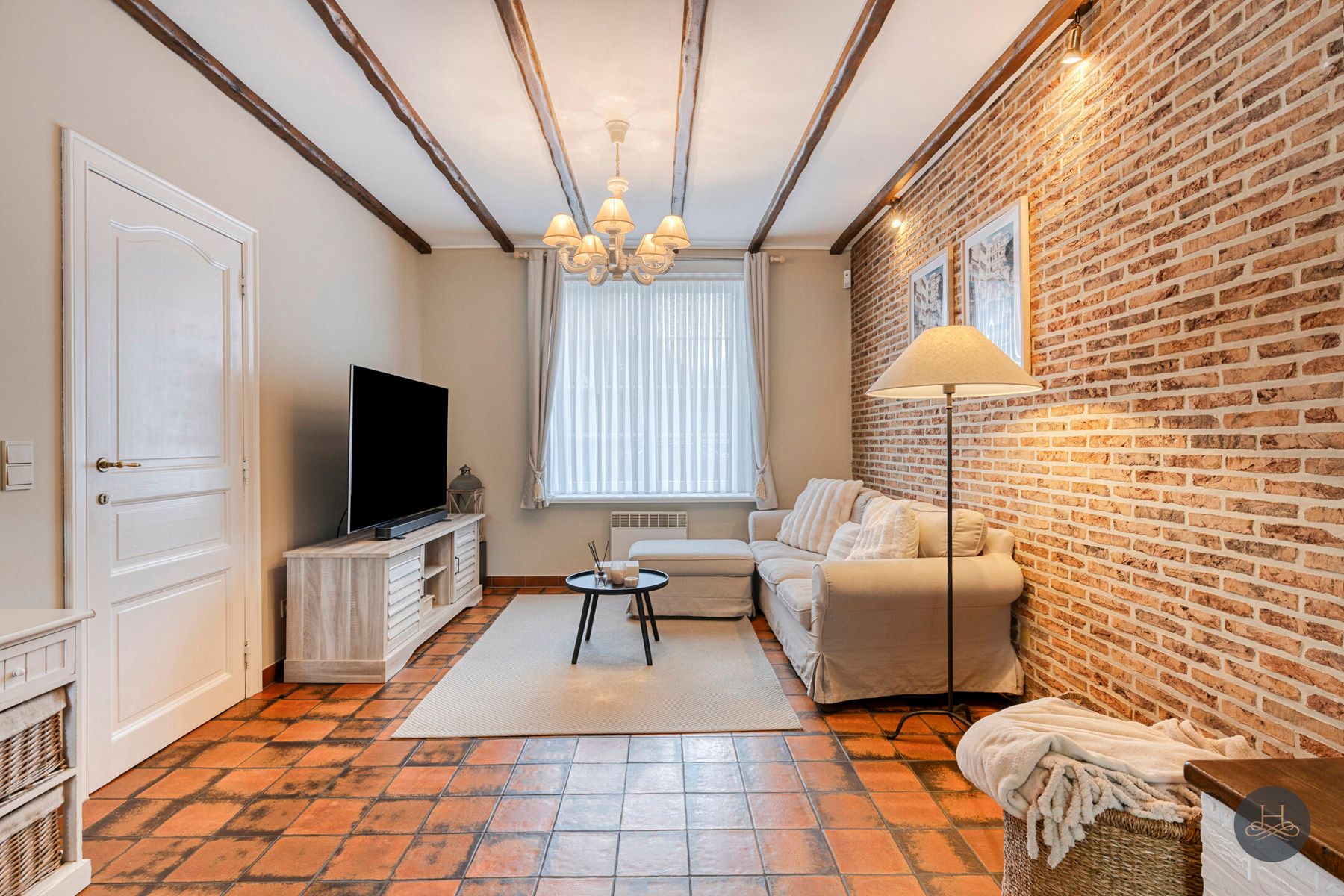 Gerenoveerde, unieke grote woning met ingerichte tuin foto 5