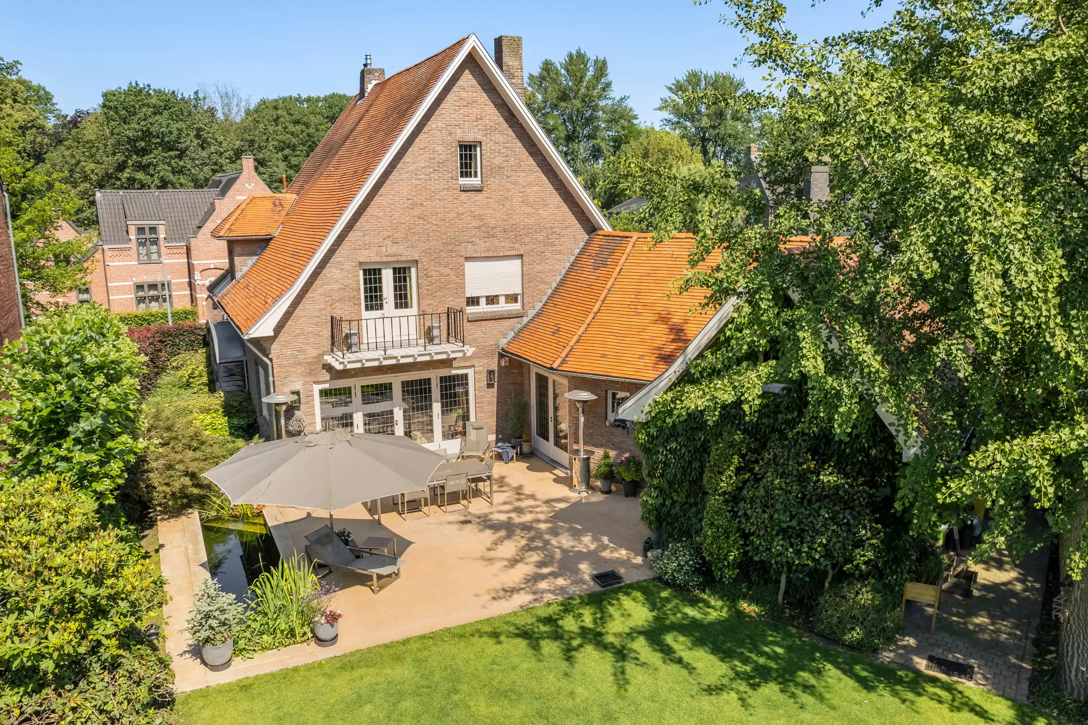Hoofdfoto van de publicatie: Bijzondere karakteristieke villa op 1.560m² in hartje Oud-Turnhout 