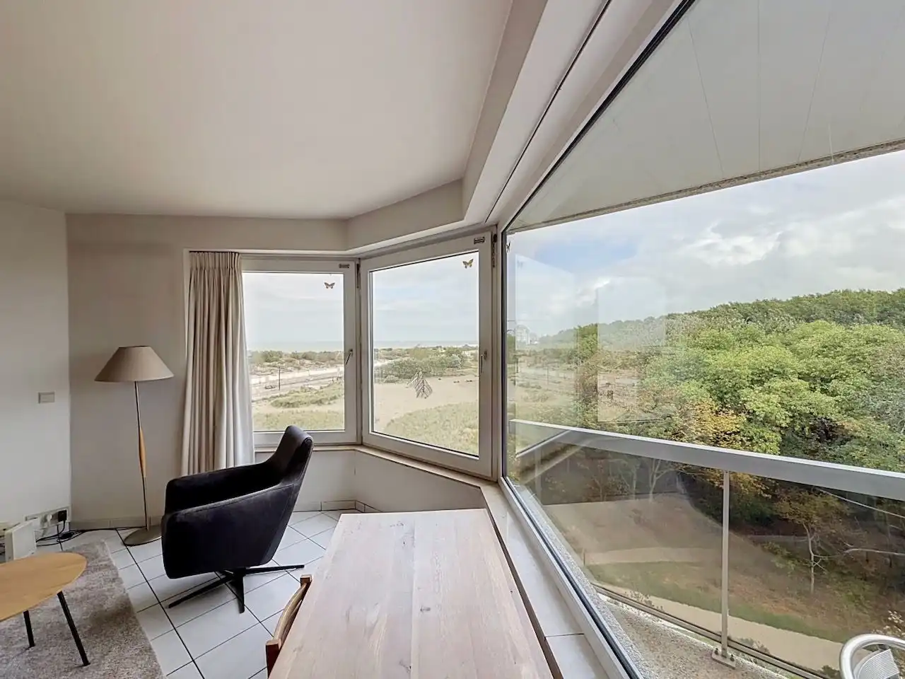 Ruim drie slaapkamer appartement met prachtig open zicht op Zee en het Willemspark foto 10