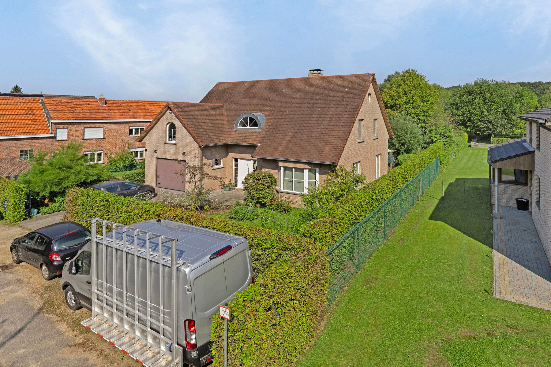 Instapklare villa met 5 kamers, 2 badkamers en grote tuin! foto 36