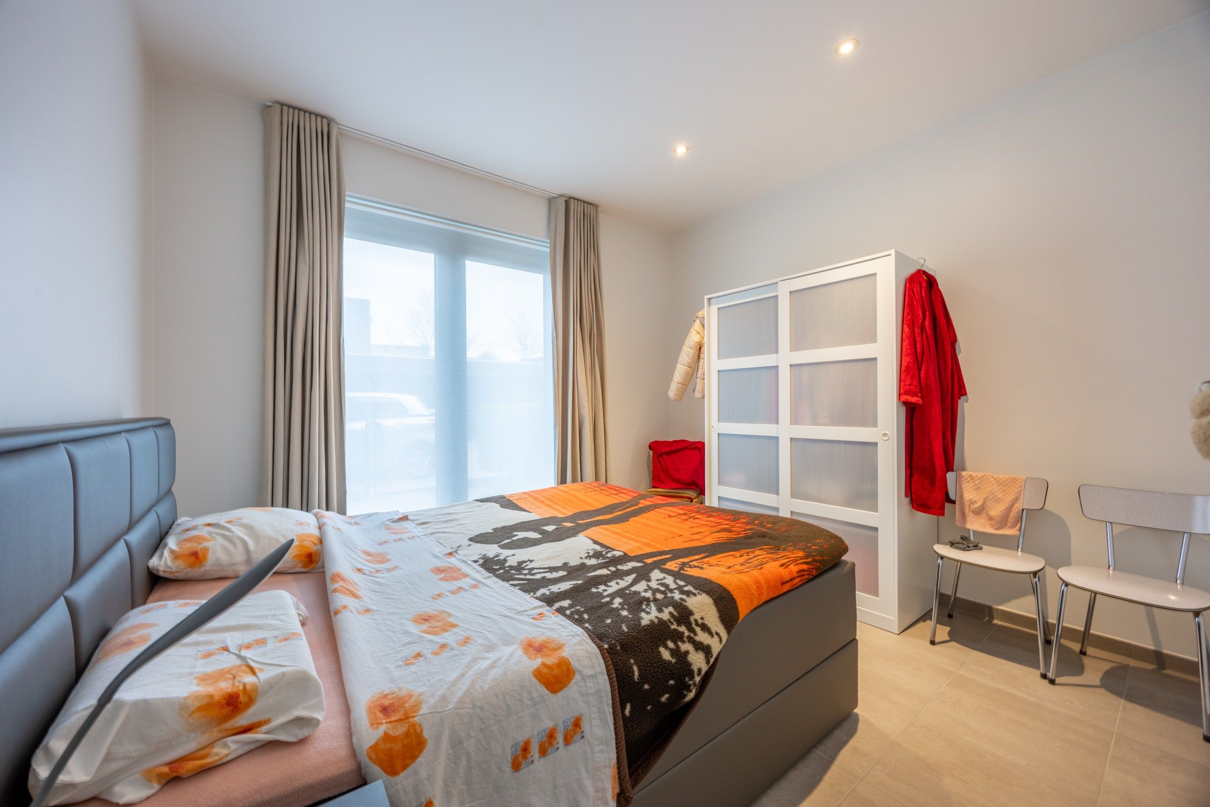 Gelijkvloers appartement met 2 slaapkamers en terras! foto 6