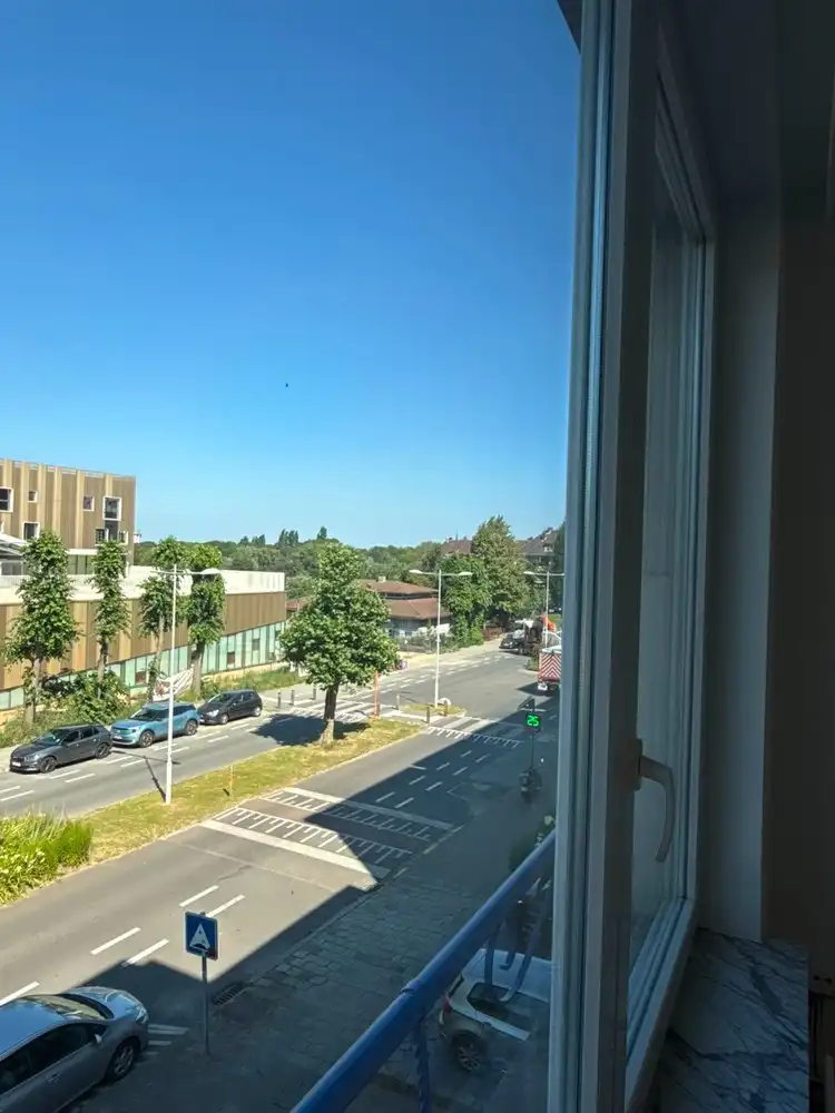 Mooi, gerenoveerd twee-slaapkamerappartement op het tweede verdiep foto 16