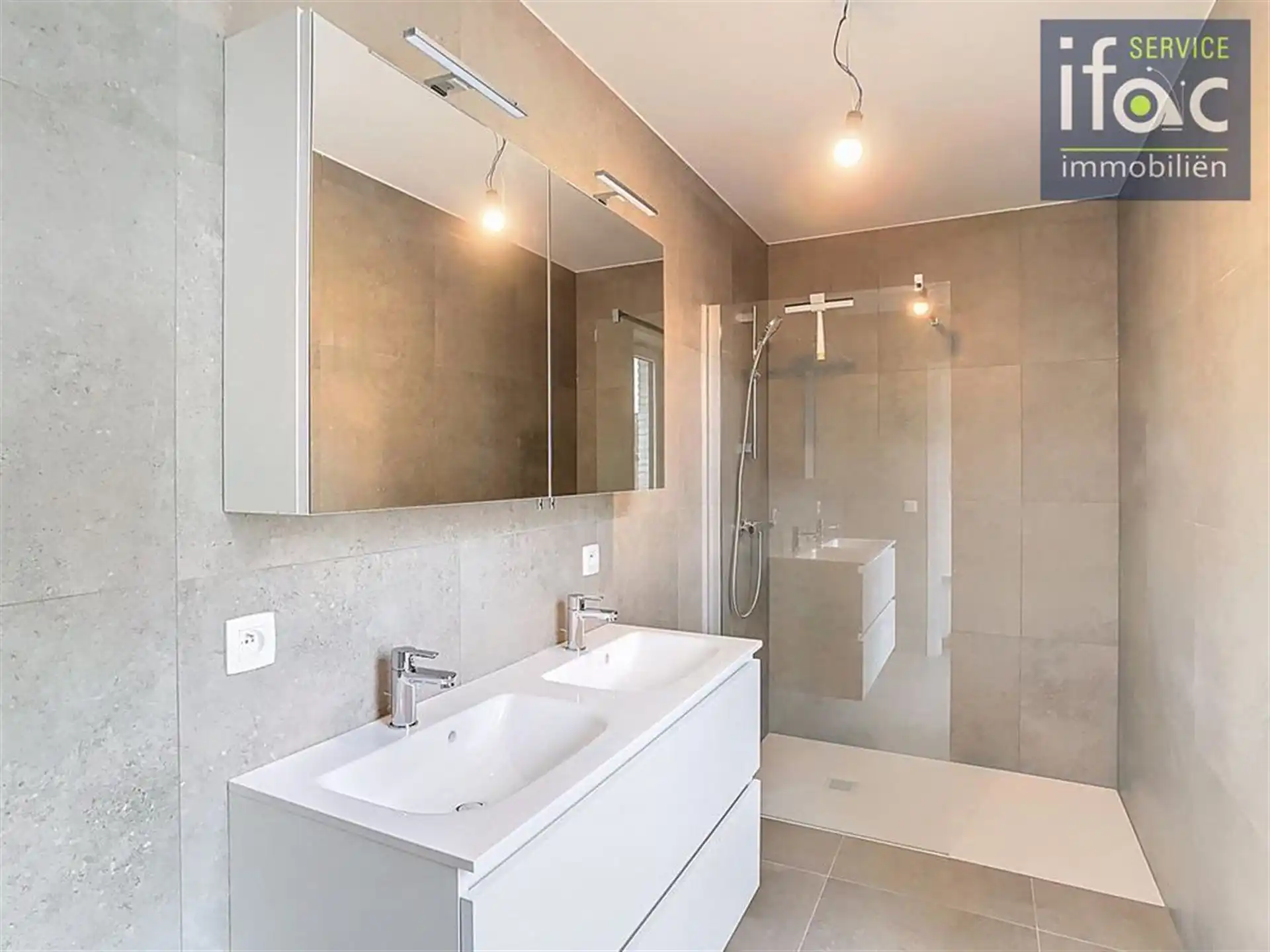 Modern en ruim appartement foto 9