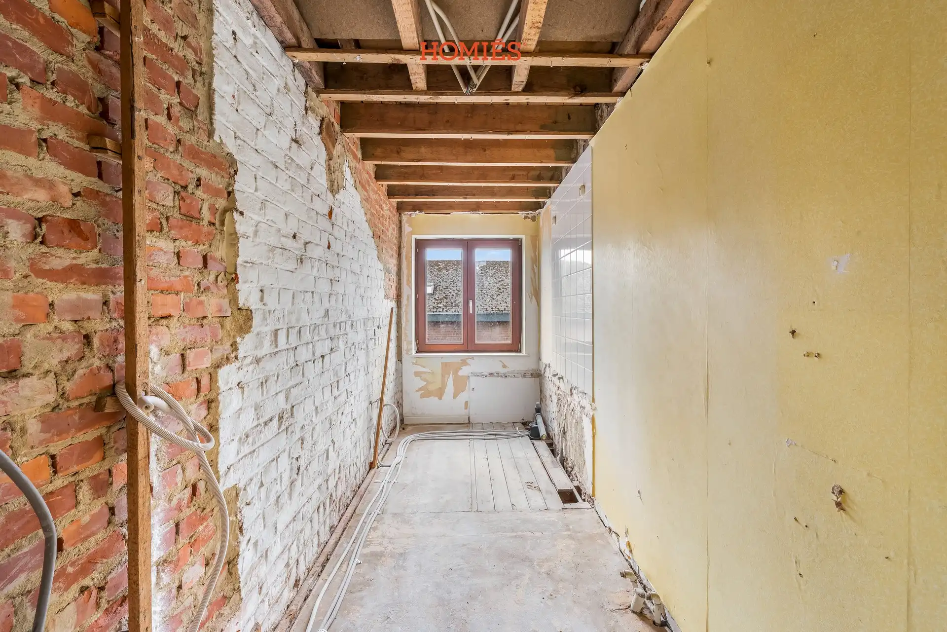 Karaktervol renovatieproject met potentieel foto 19