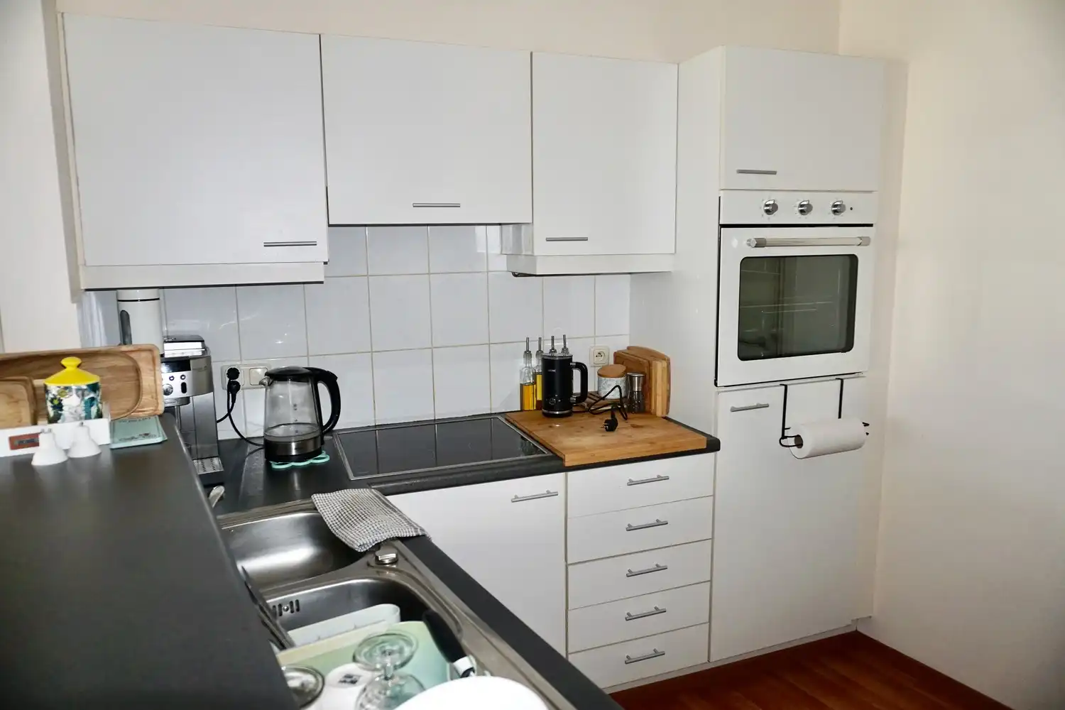RUIM 2-SLAAPKAMERAPPARTEMENT MET TERRAS EN AUTOSTAANPLAATS IN KESSEL-LO foto 10