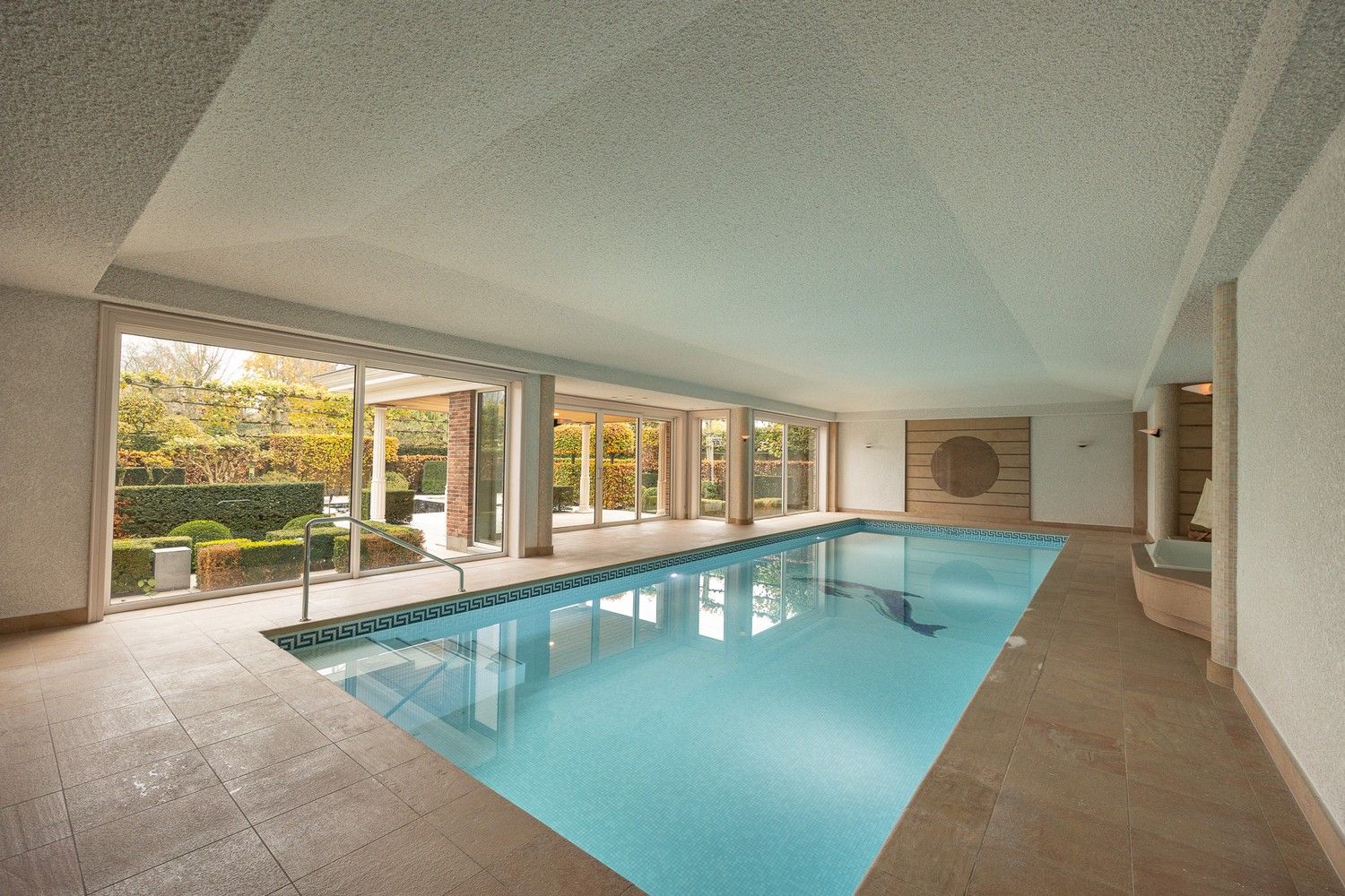 Imposante en statige villa met recente poolhouse op toplocatie. foto 8