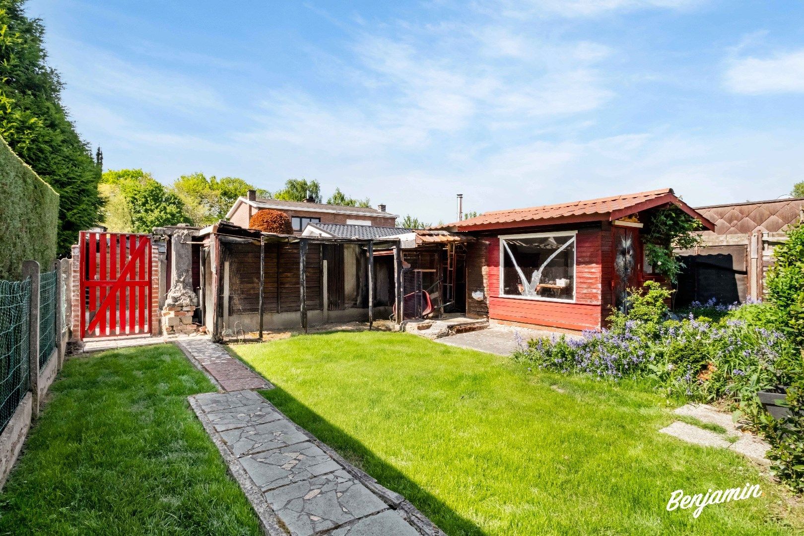 Halfopen woning met 3 slaapkamers, garage en tuin met uitweg in Harelbeke foto 4