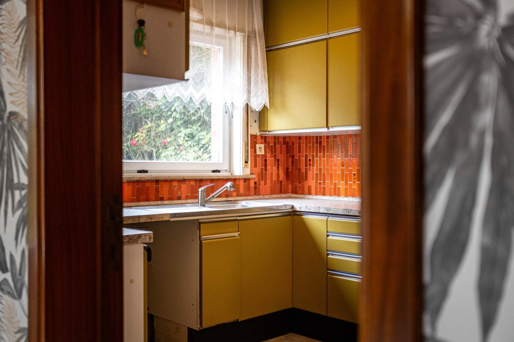Ruime gezinswoning met 5 SLPK en bureau foto 13