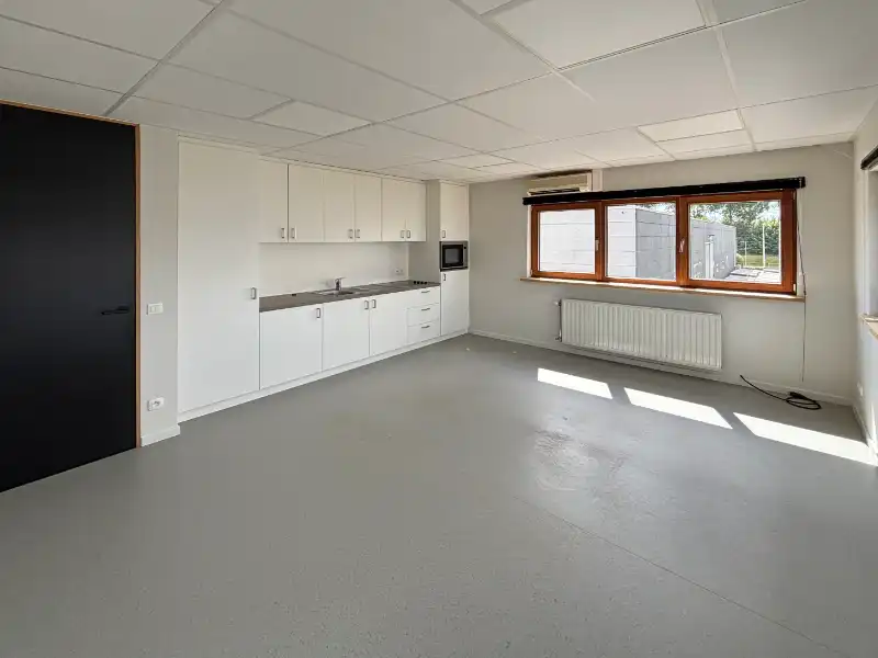 Sint-Niklaas: instapklaar kantoor van 165 m² met parking foto 7