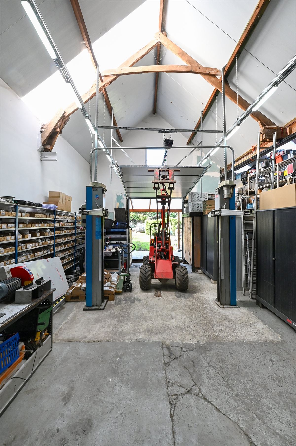 Ruime woning met zéér grote garage en leuke tuin foto 31