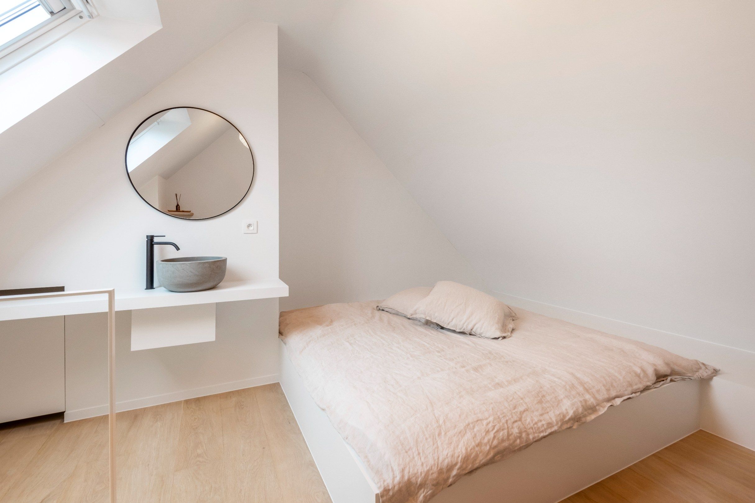 Prachtig gerenoveerde triplex gelegen op de Lippenslaan foto 14