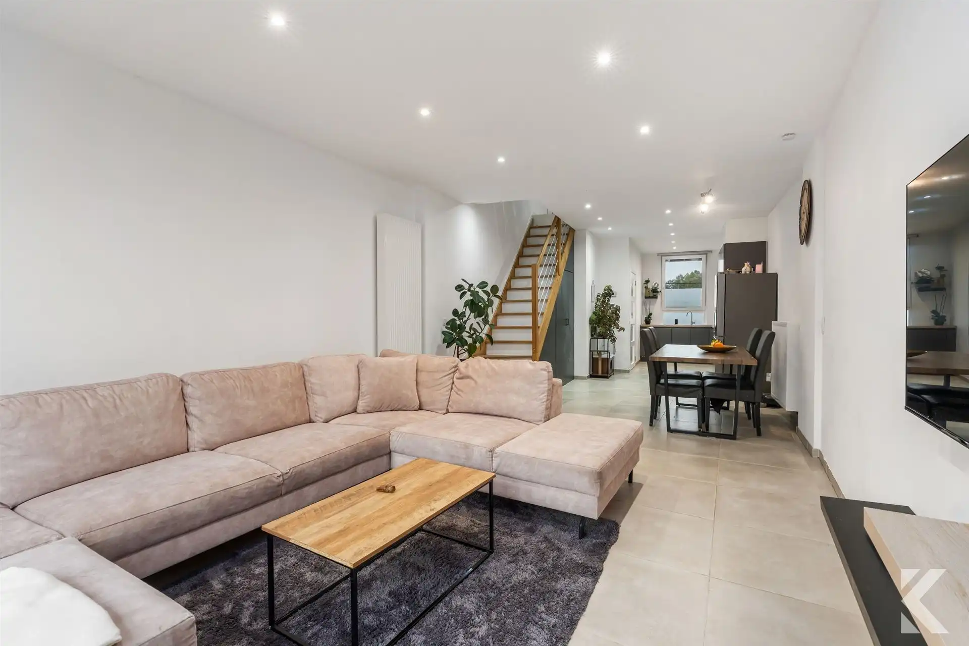 ALBATROSSTRAAT – VOLLEDIG GERENOVEERDE WONING MET TUIN foto 2