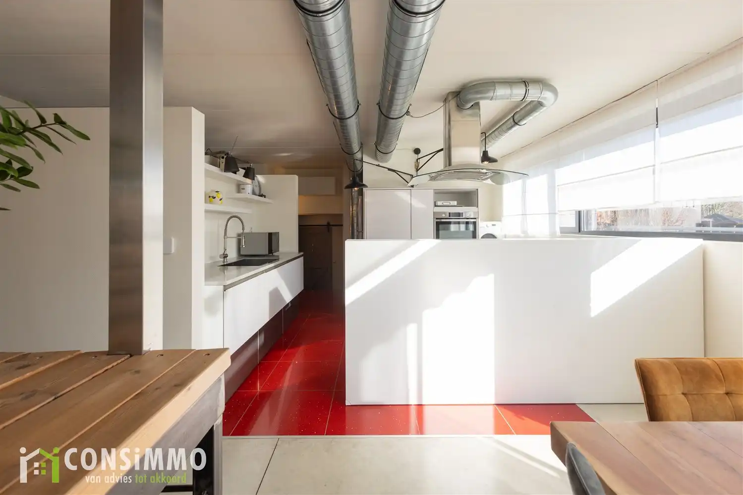 Unieke woning met industrieel-landelijke stijl in een rustige woonwijk van Genk foto 15