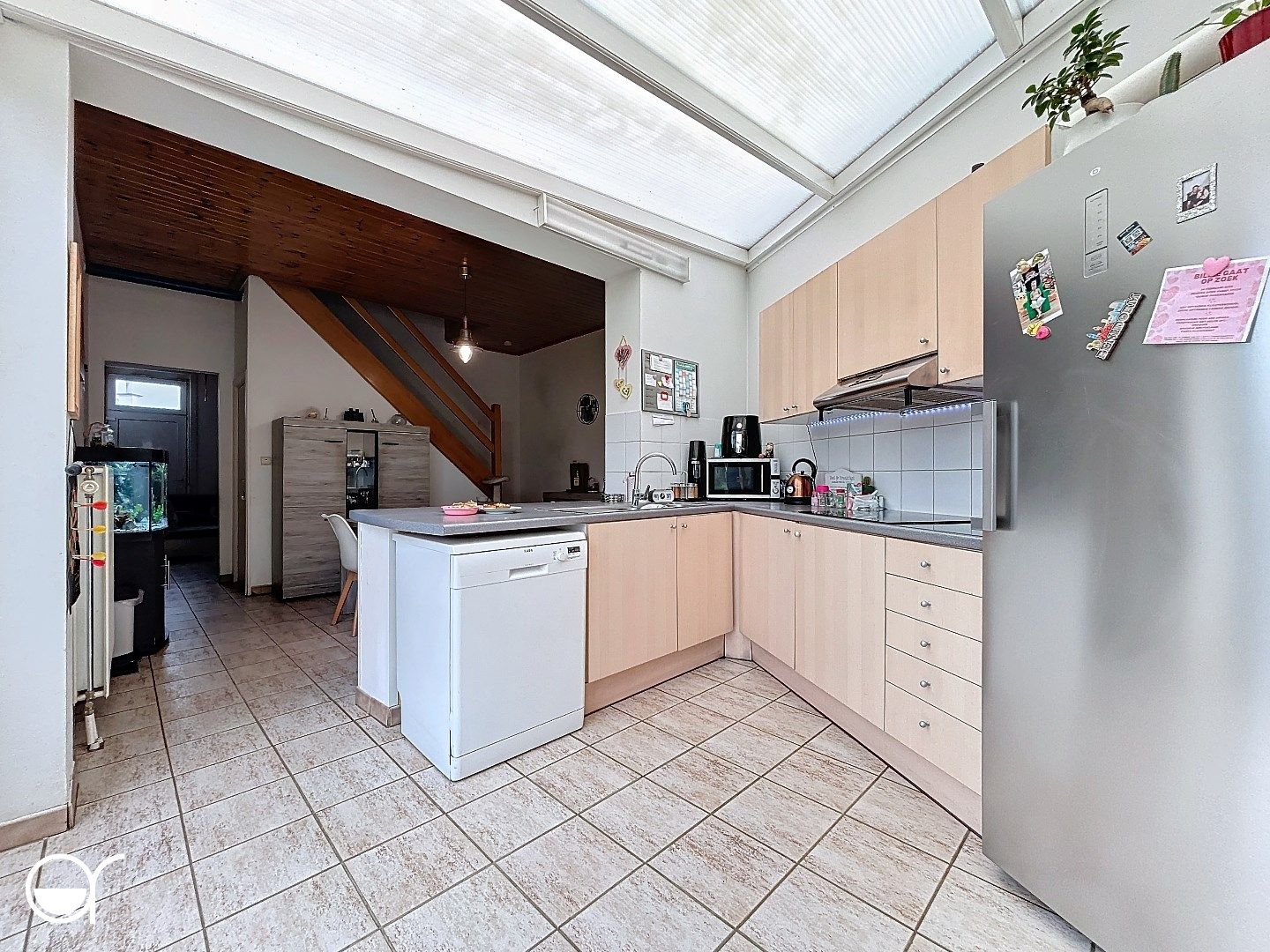 Half open bebouwing met 3 slaapkamers en grote tuin foto 10