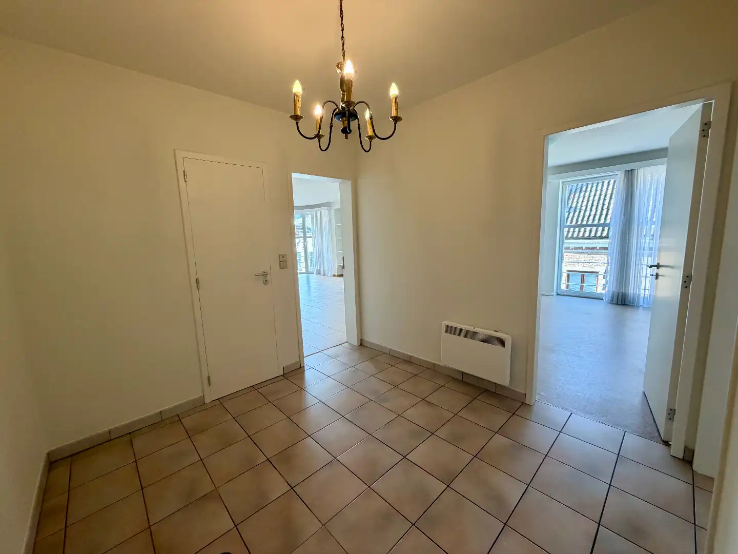 3 slaapkamer appartement in centrum Halle foto 5