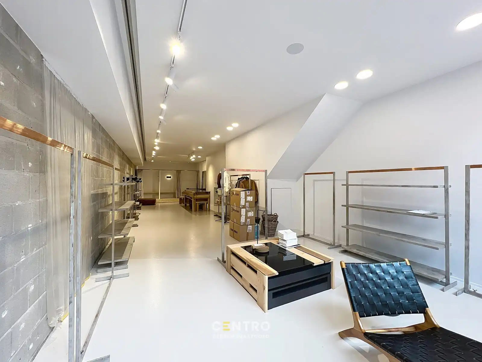 Energiezuinig WINKELPAND met industriële uitstraling in de Delaerestraat tussen stijlvolle handelszaken. foto 5