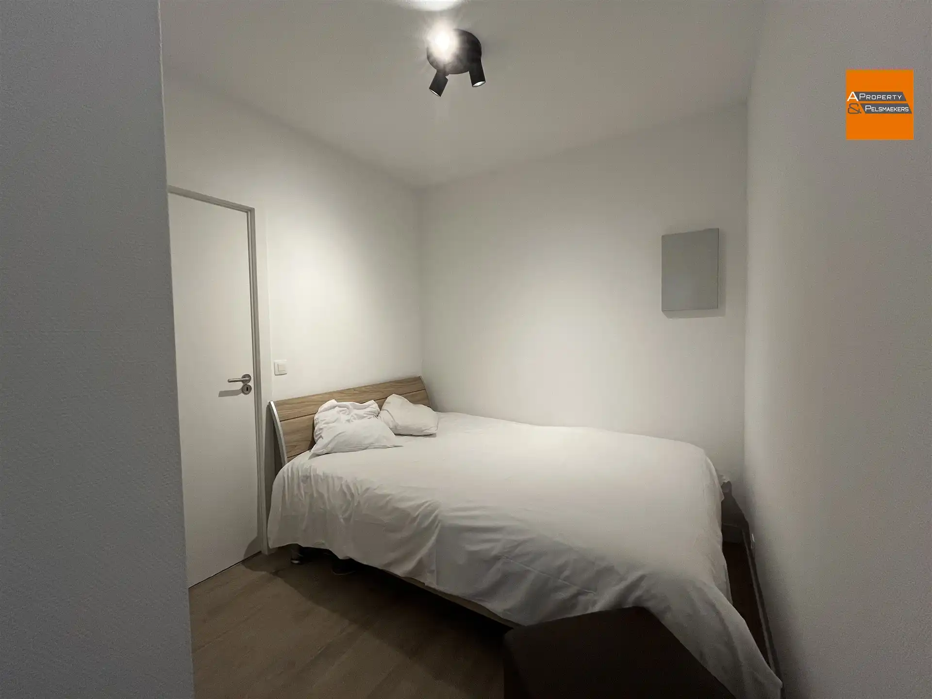 Flat 1 slaapkamer met ondergrondse staanplaats foto 5