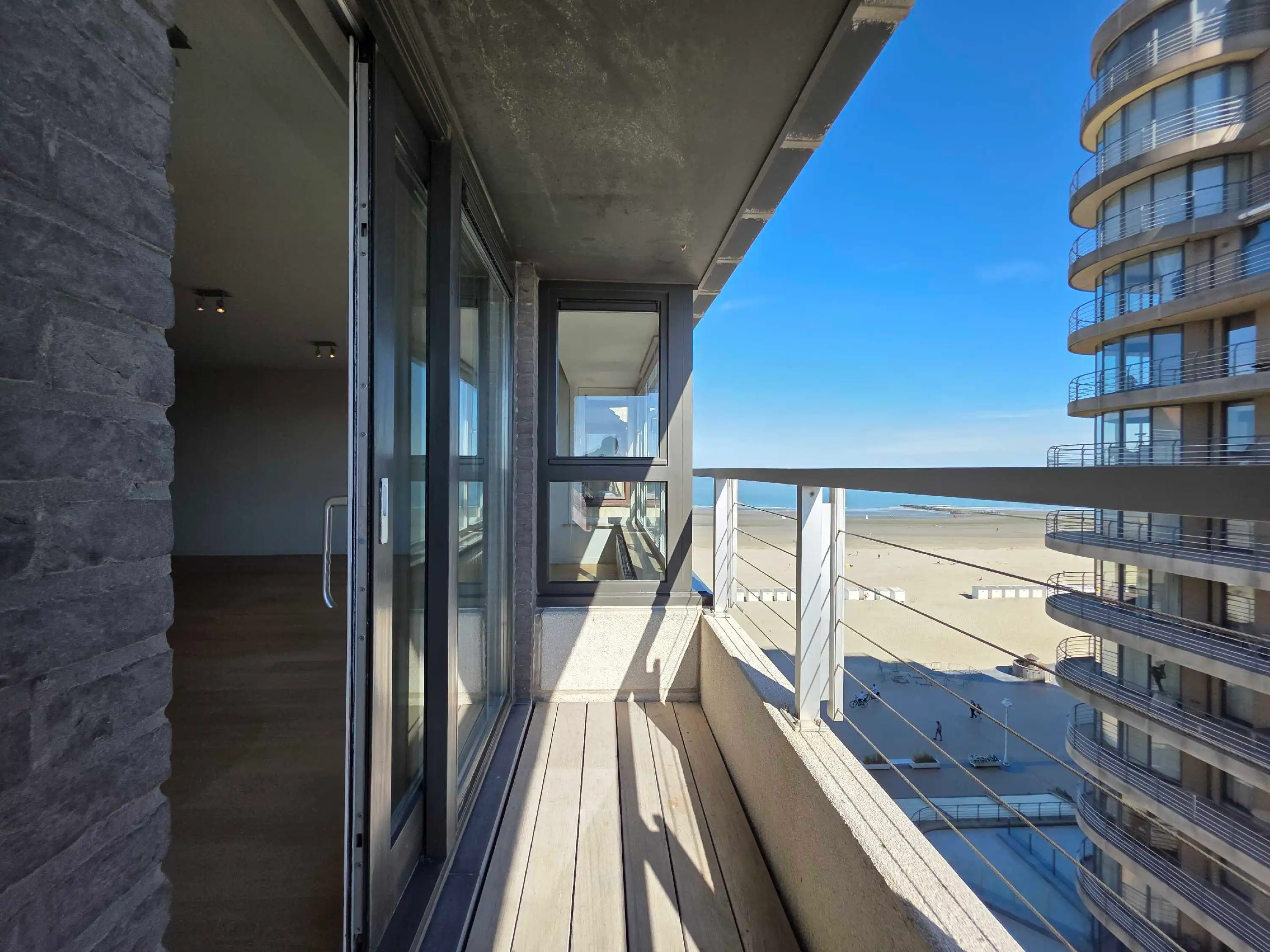 Luxueuze penthouse met zijdelings zeezicht en terras foto 2