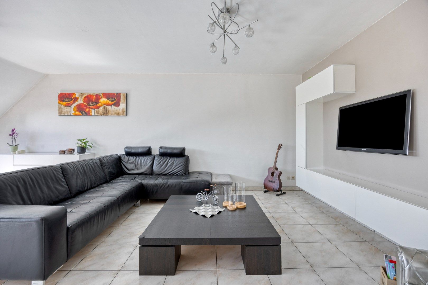 Ruim en licht appartement met 2 slaapkamers én zolderruimte foto 5