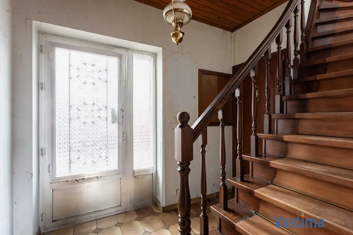 Te renoveren woning met 3 slaapkamers, garage en tuin foto 9