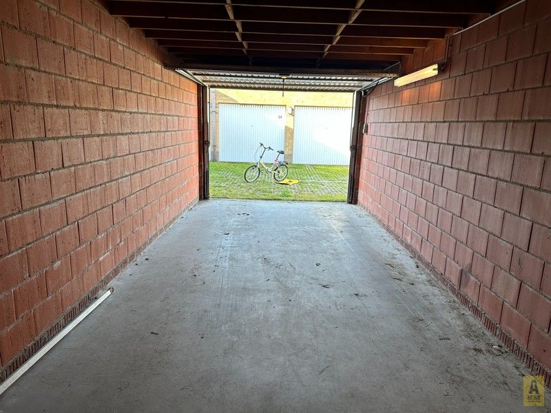 Grote garagebox (erg diep! 33m2) in centrum! foto 6